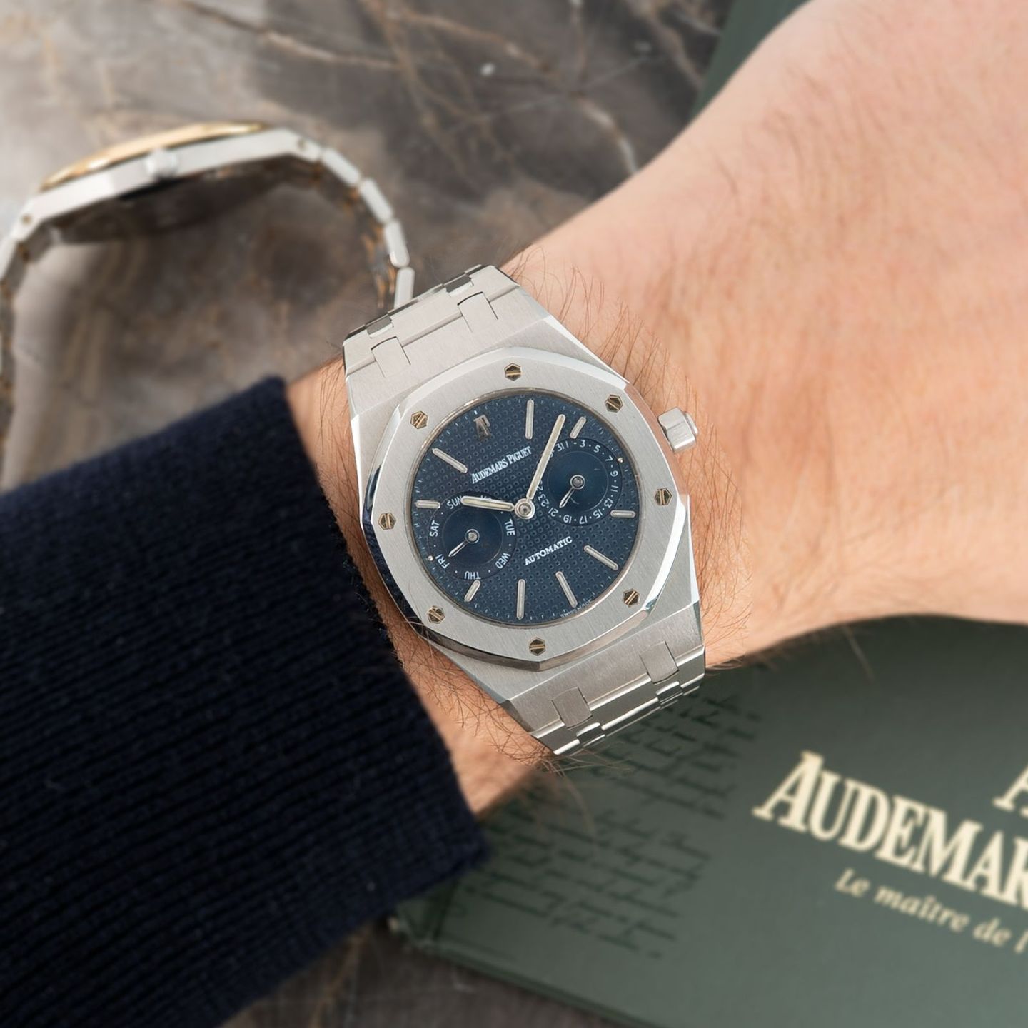 Audemars Piguet Royal Oak Day-Date 25572ST.OO.0789ST.01 (1998) - White dial 36 mm Steel case (2/8)