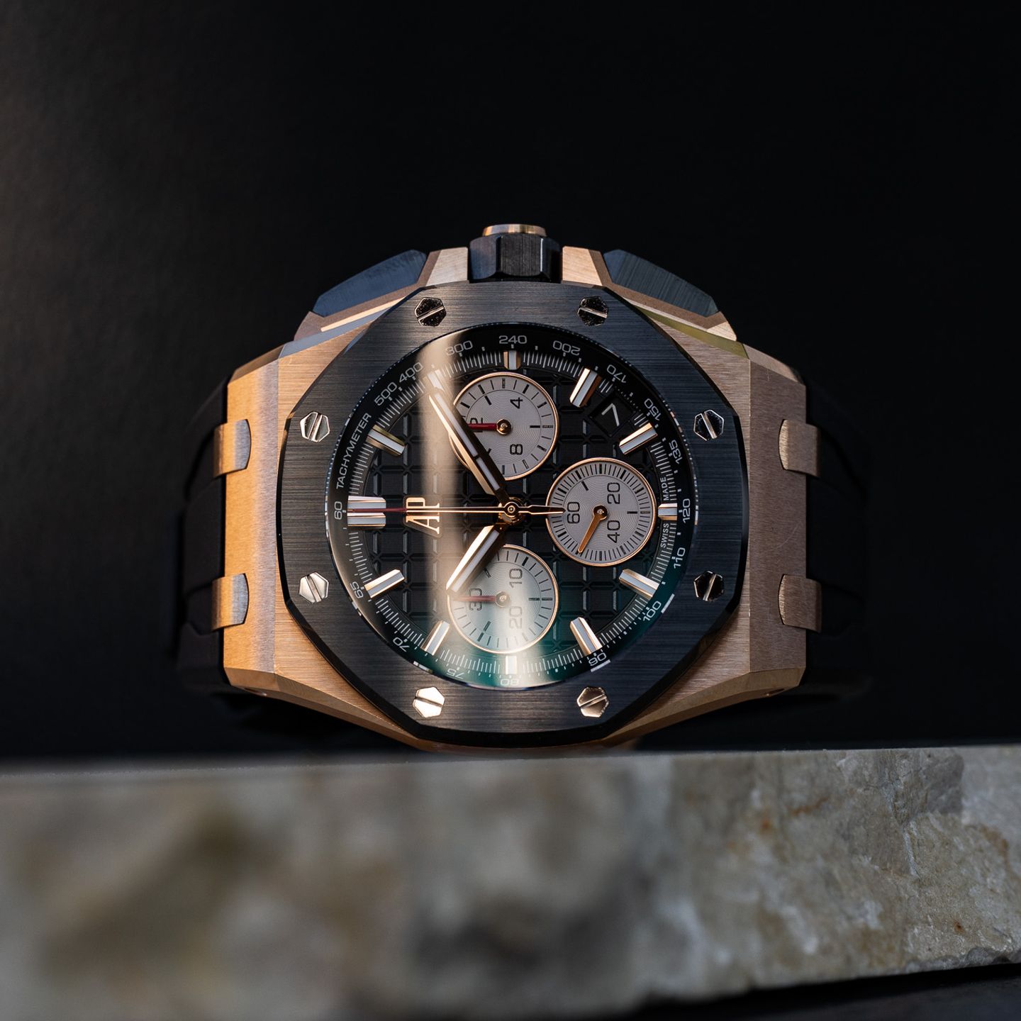 Audemars Piguet Royal Oak Offshore Chronograph 26420RO.OO.A002CA.01 (2024) - Black dial 43 mm Rose Gold case (3/8)
