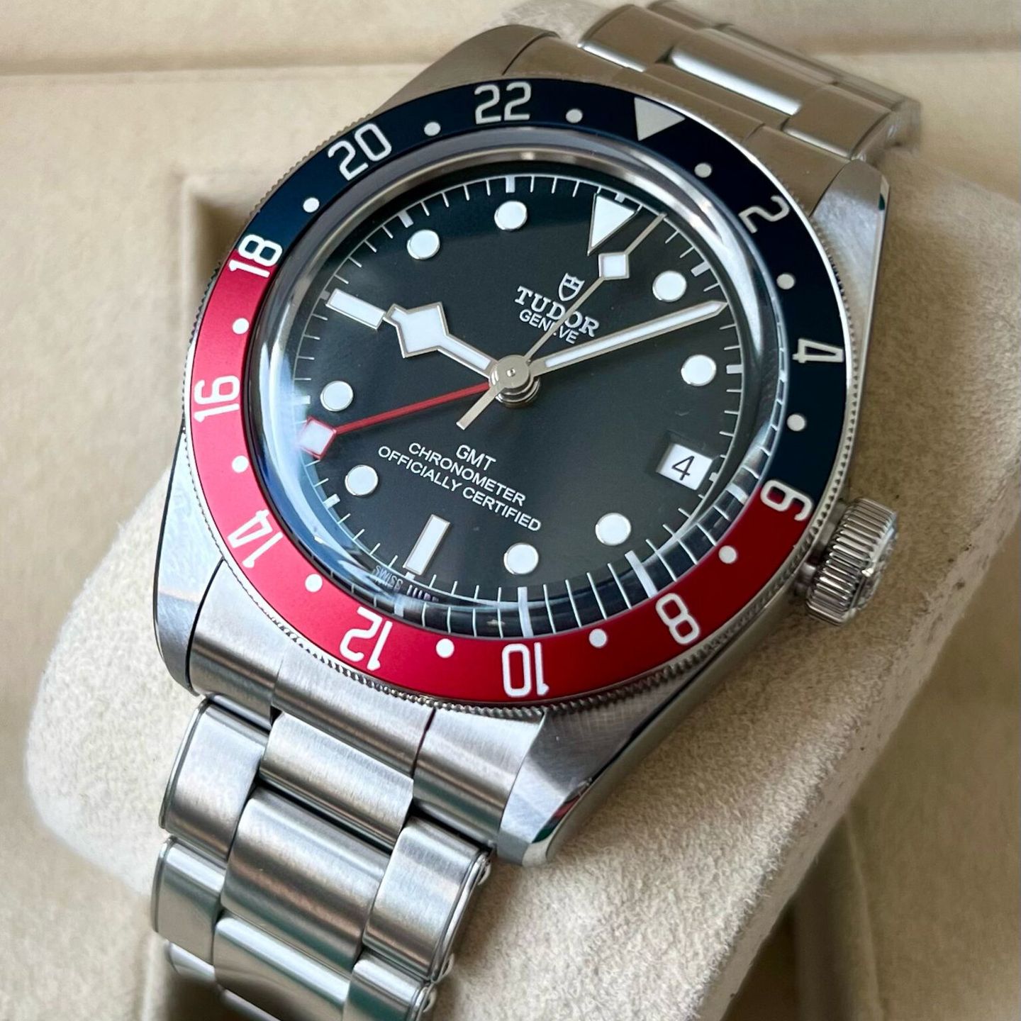 Tudor Black Bay GMT 79830RB (2023) - Black dial 41 mm Steel case (3/7)