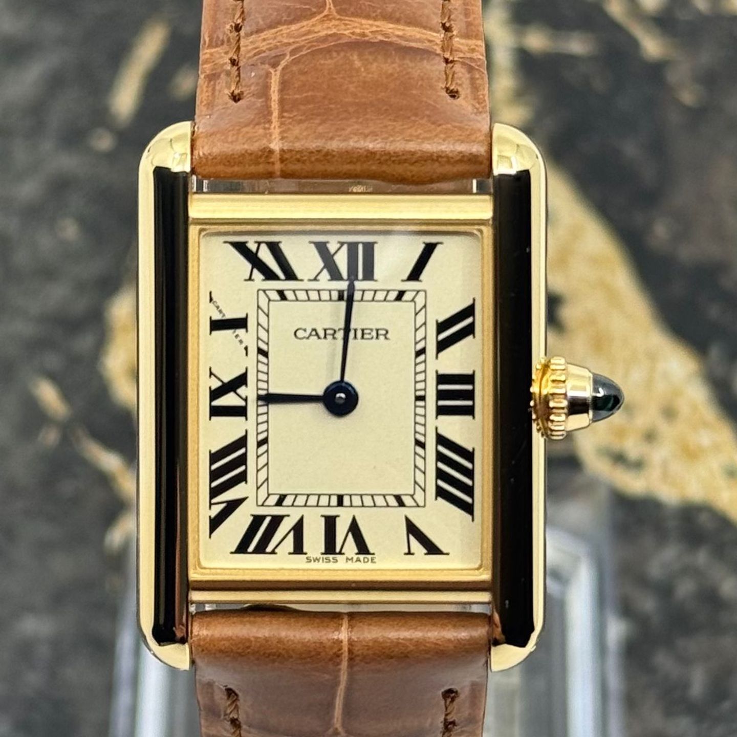 Cartier Tank Louis Cartier WGTA0342 (2025) - Silver dial 22 mm Yellow Gold case (2/8)