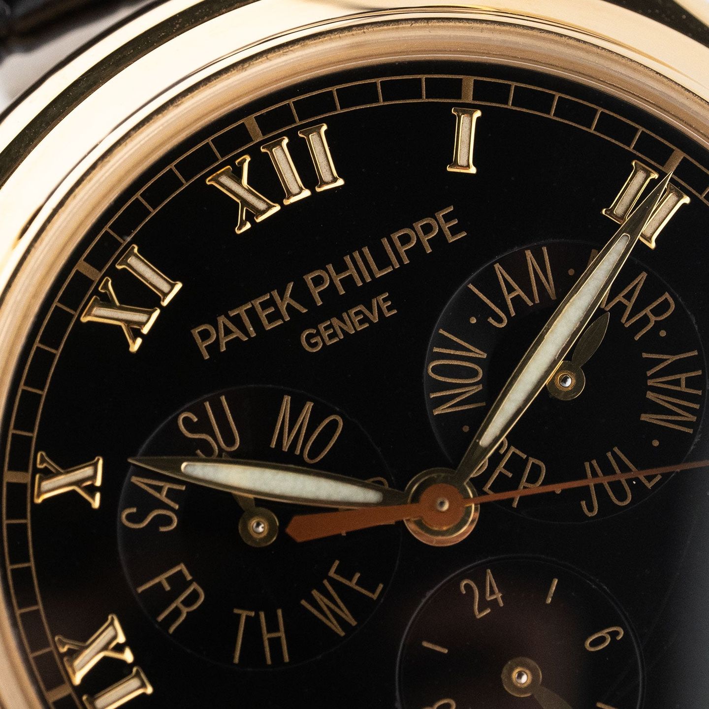 Patek Philippe Annual Calendar 5035J (Unknown (random serial)) - Black dial 37 mm Yellow Gold case (3/8)