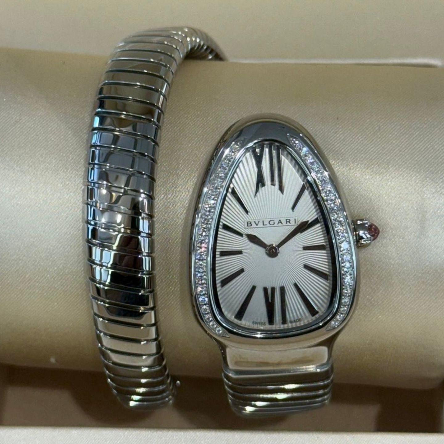 Bulgari Serpenti 101827 (2025) - Silver dial 35 mm Steel case (1/3)