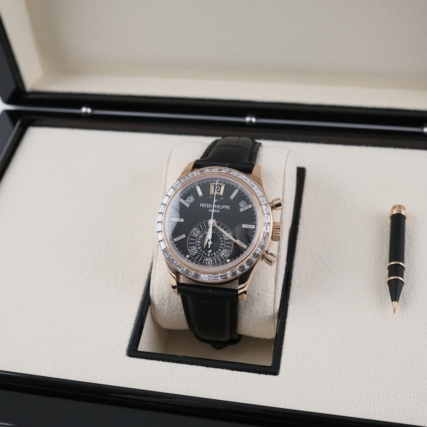 Patek Philippe Annual Calendar Chronograph 5961R-010 (2022) - Black dial 41 mm Rose Gold case (2/8)