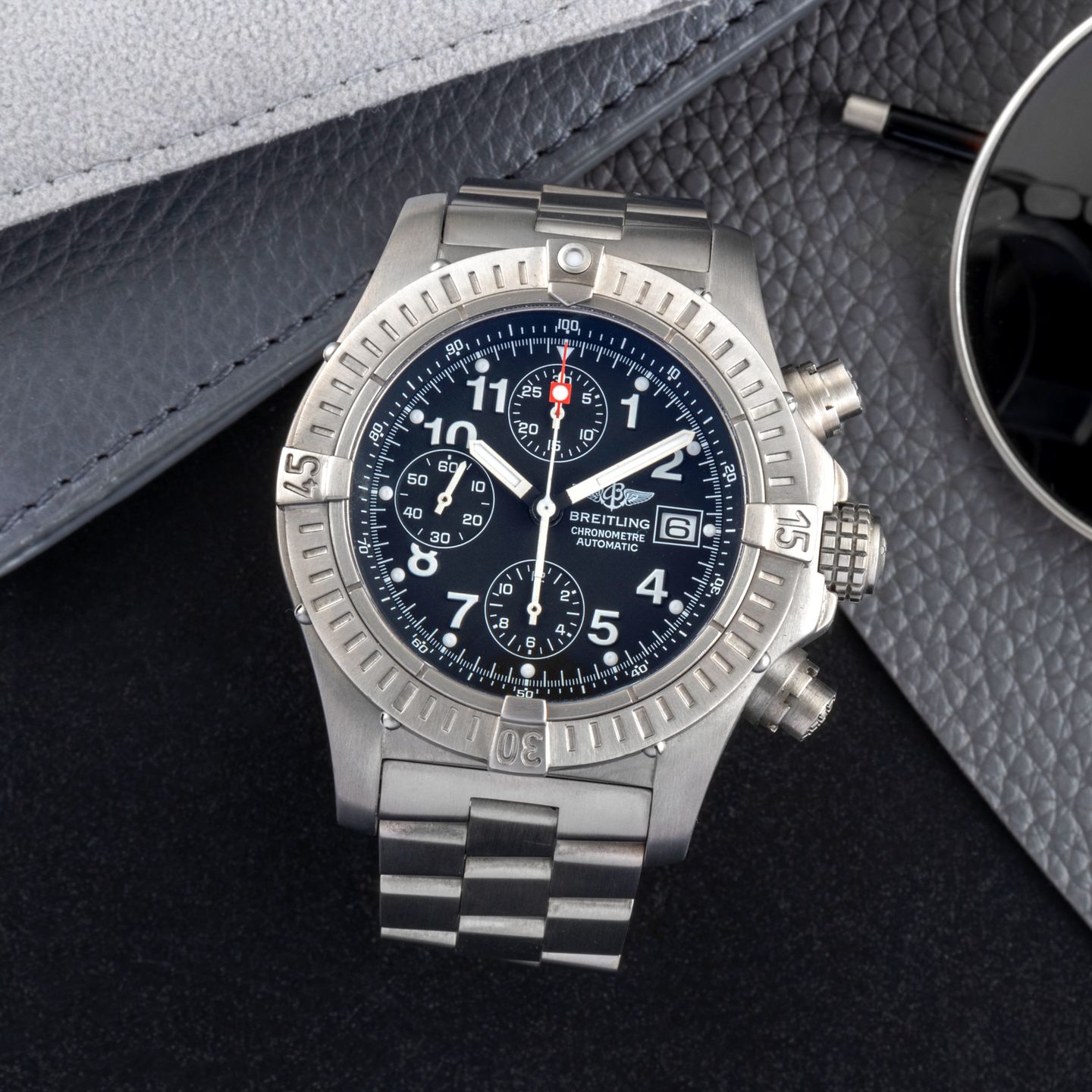 Breitling Avenger E13360 (2006) - 44mm Titanium (1/8)