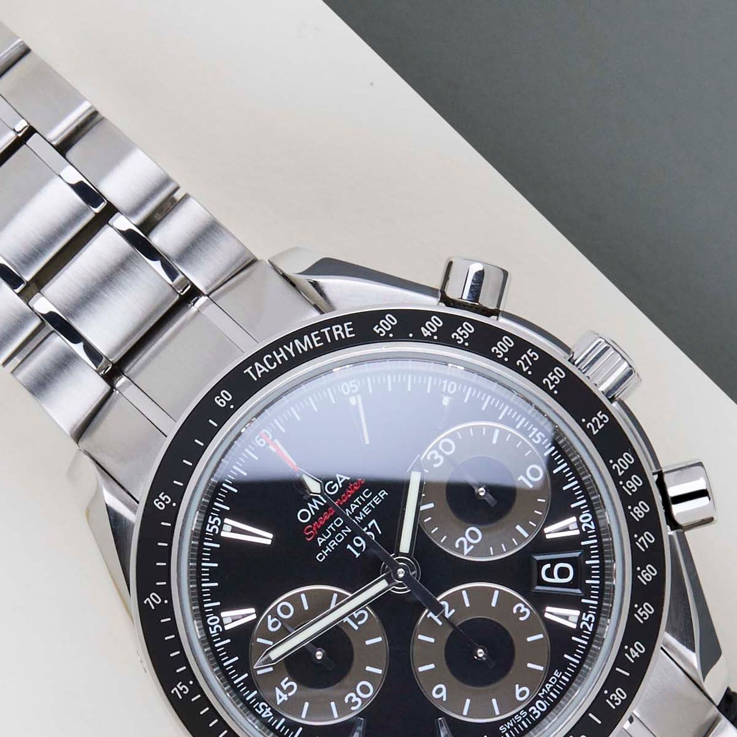 Omega Speedmaster Date 323.30.40.40.01.001 (2012) - Grey dial 40 mm Steel case (3/8)
