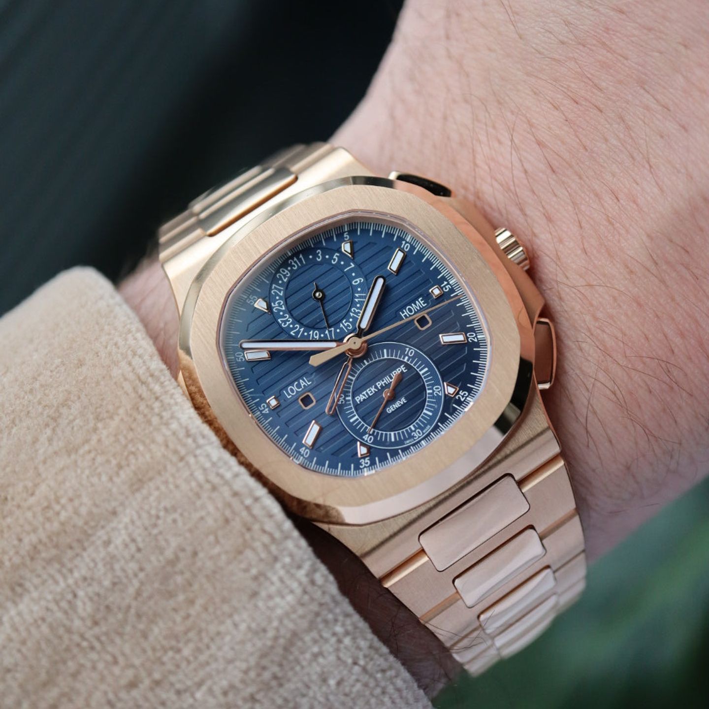 Patek Philippe Nautilus 5990/1R (2024) - Blauw wijzerplaat 41mm Roségoud (3/8)