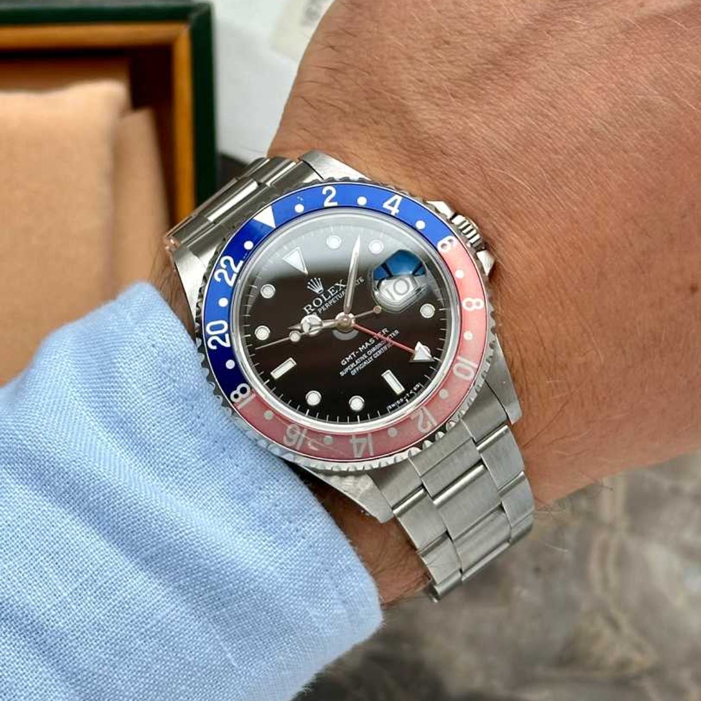 Rolex GMT-Master 16700 (1997) - Zwart wijzerplaat 40mm Staal (2/8)