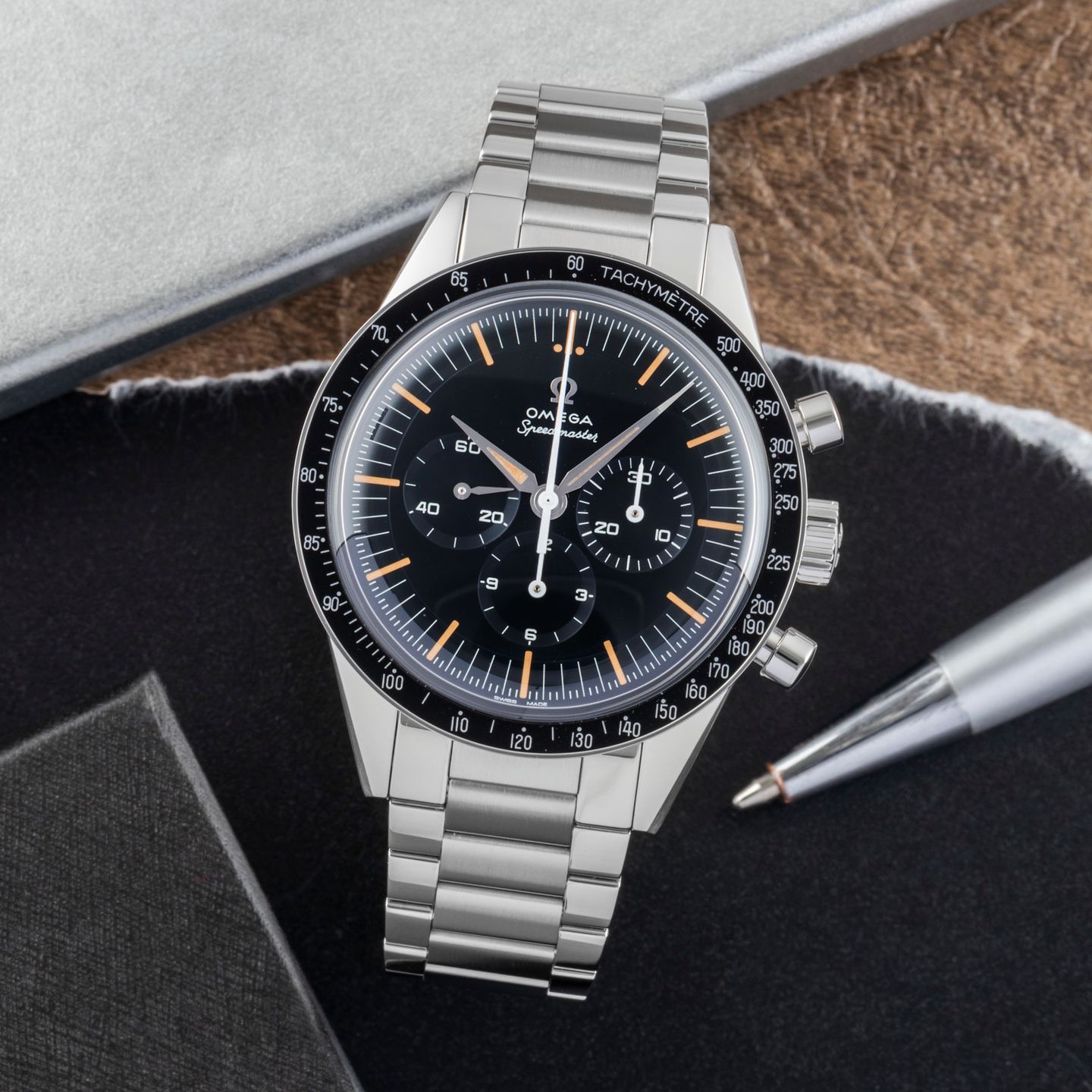 Omega Speedmaster 310.30.40.50.06.001 (Unknown (random serial)) - Black dial 40 mm Steel case (1/8)