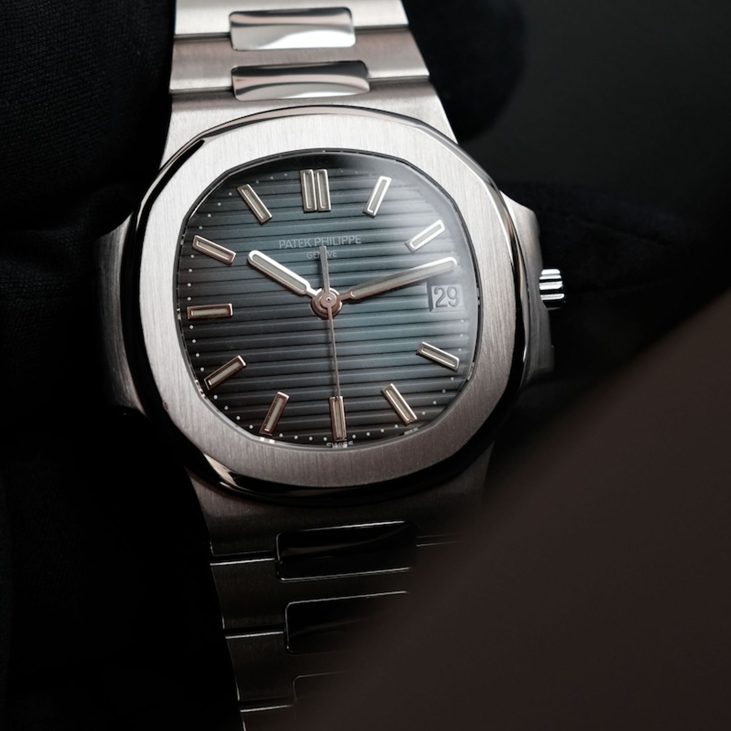 Patek Philippe Nautilus 5800/1A-001 (2007) - Blue dial 38 mm Steel case (6/8)