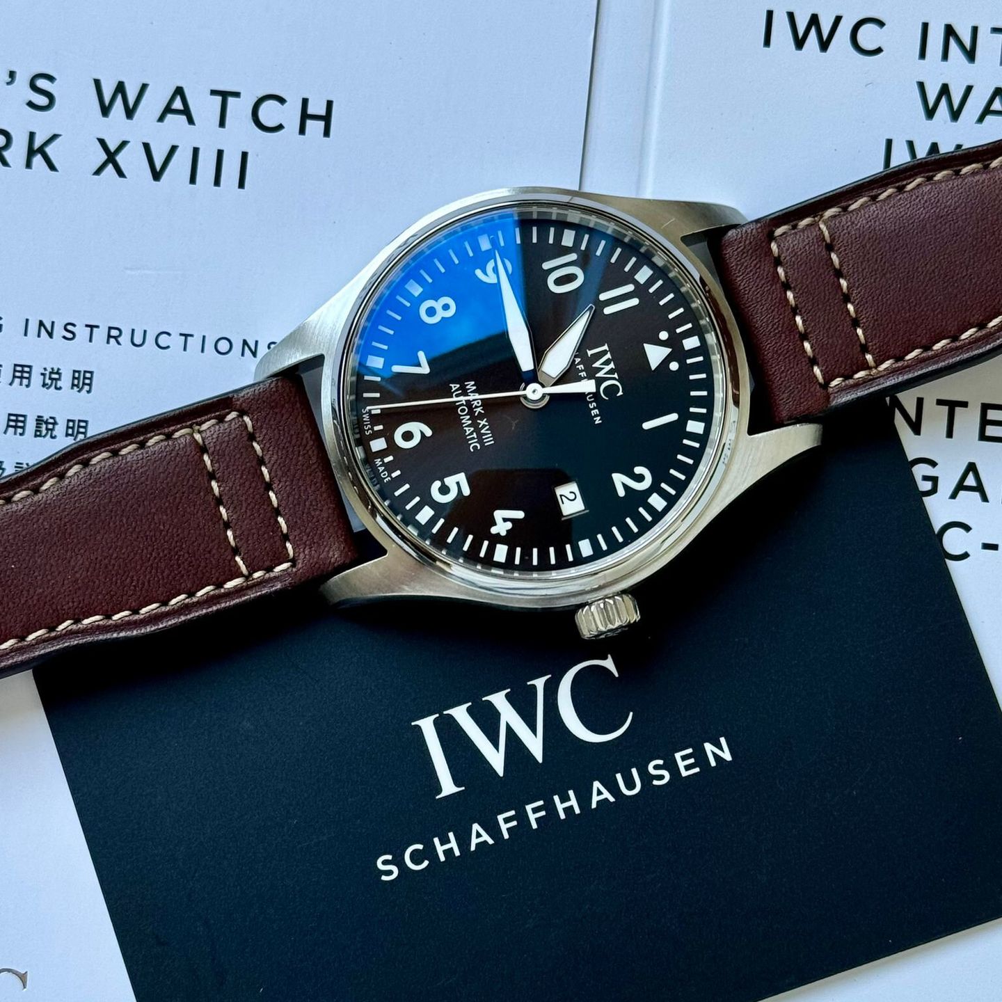 IWC Pilot Mark IW327003 (2020) - Brown dial 40 mm Steel case (8/8)