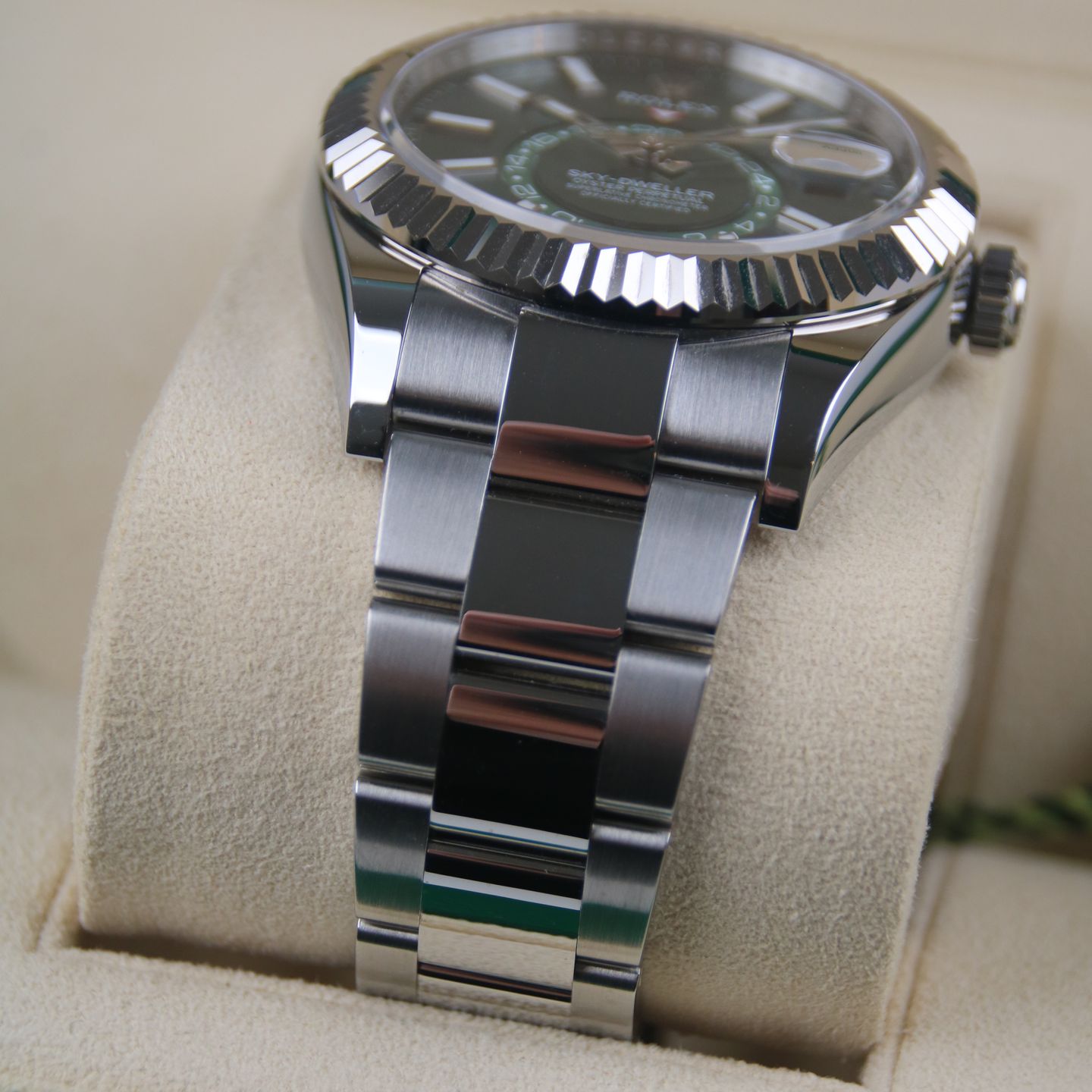 Rolex Sky-Dweller 336934 (2023) - Groen wijzerplaat 42mm Goud/Staal (3/8)
