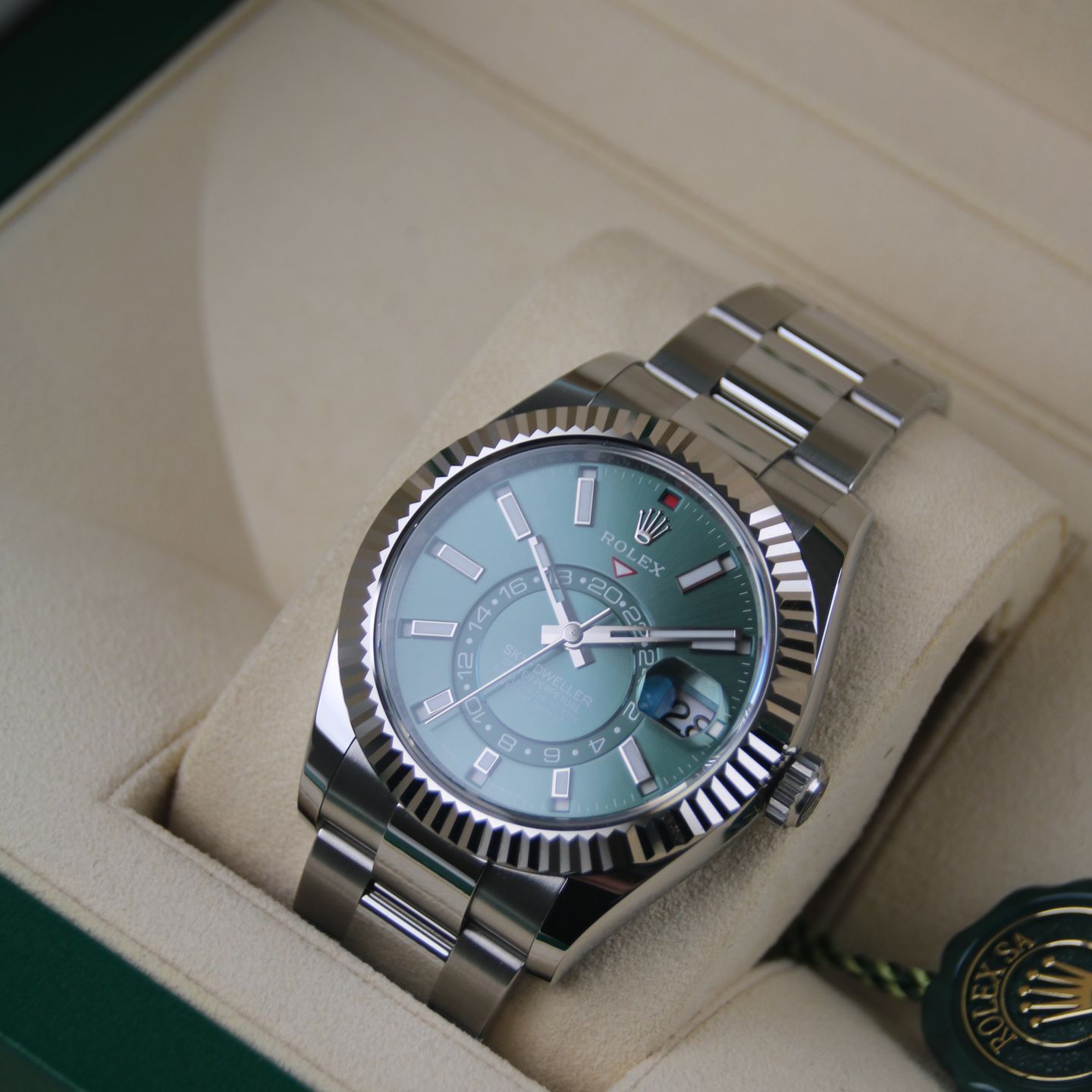 Rolex Sky-Dweller 336934 (2023) - Groen wijzerplaat 42mm Goud/Staal (2/8)