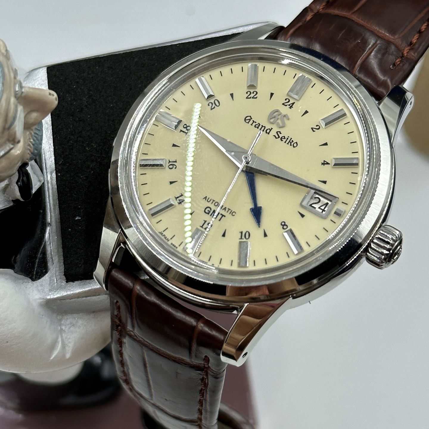 Grand Seiko Elegance Collection SBGM221 (2023) - Champagne wijzerplaat Onbekend Staal (1/8)