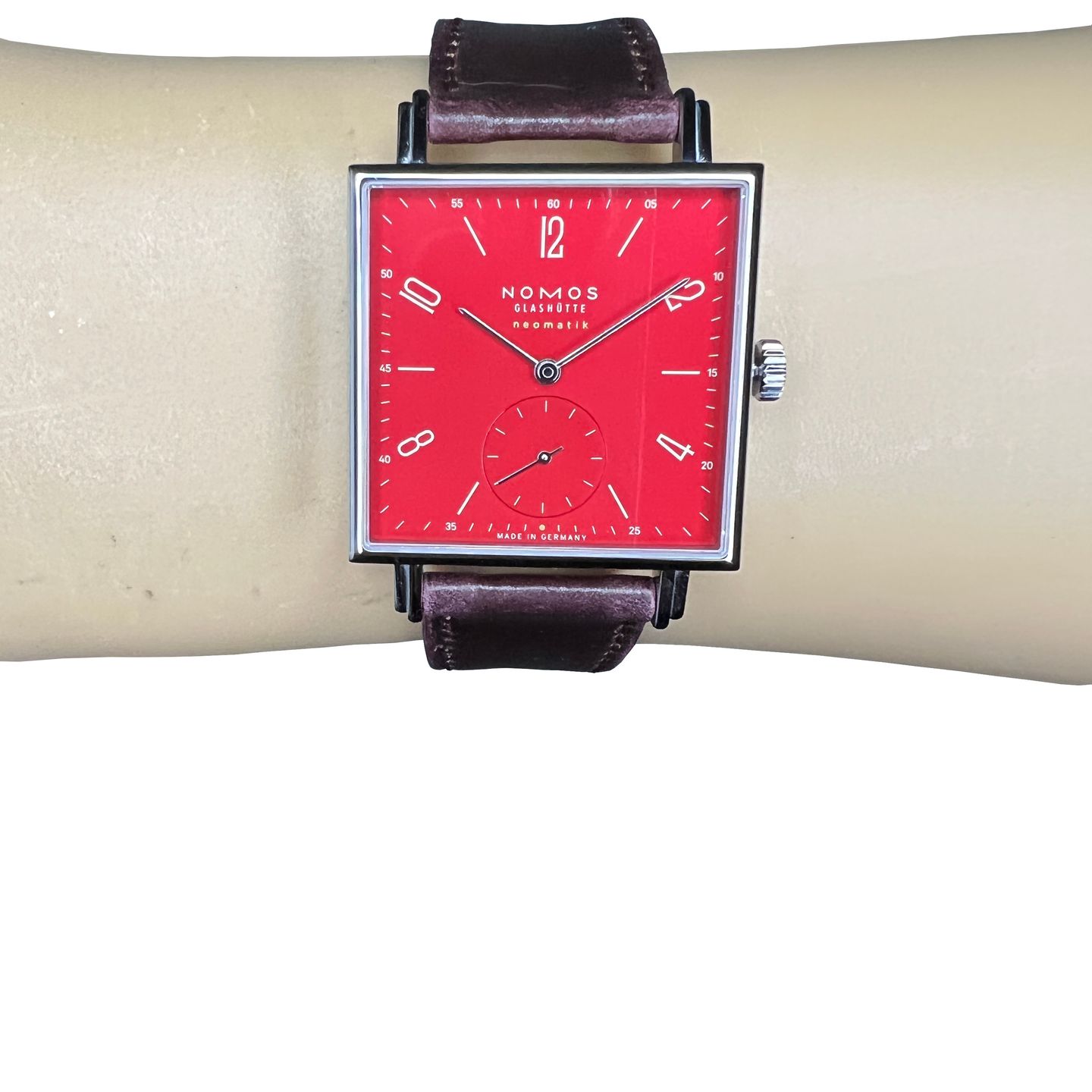 NOMOS Tetra Neomatik 421.S2 (2022) - Rood wijzerplaat 33mm Staal (2/8)