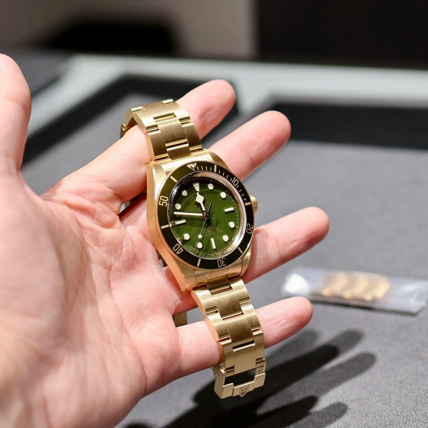 Tudor Black Bay Fifty-Eight 79018V (2025) - Bruin wijzerplaat 39mm Geelgoud (4/8)