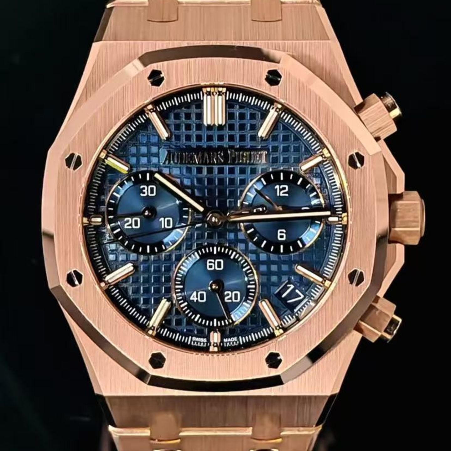 Audemars Piguet Royal Oak Chronograph 26240OR.OO.1320OR.05 (2024) - Blue dial 41 mm Rose Gold case (3/5)