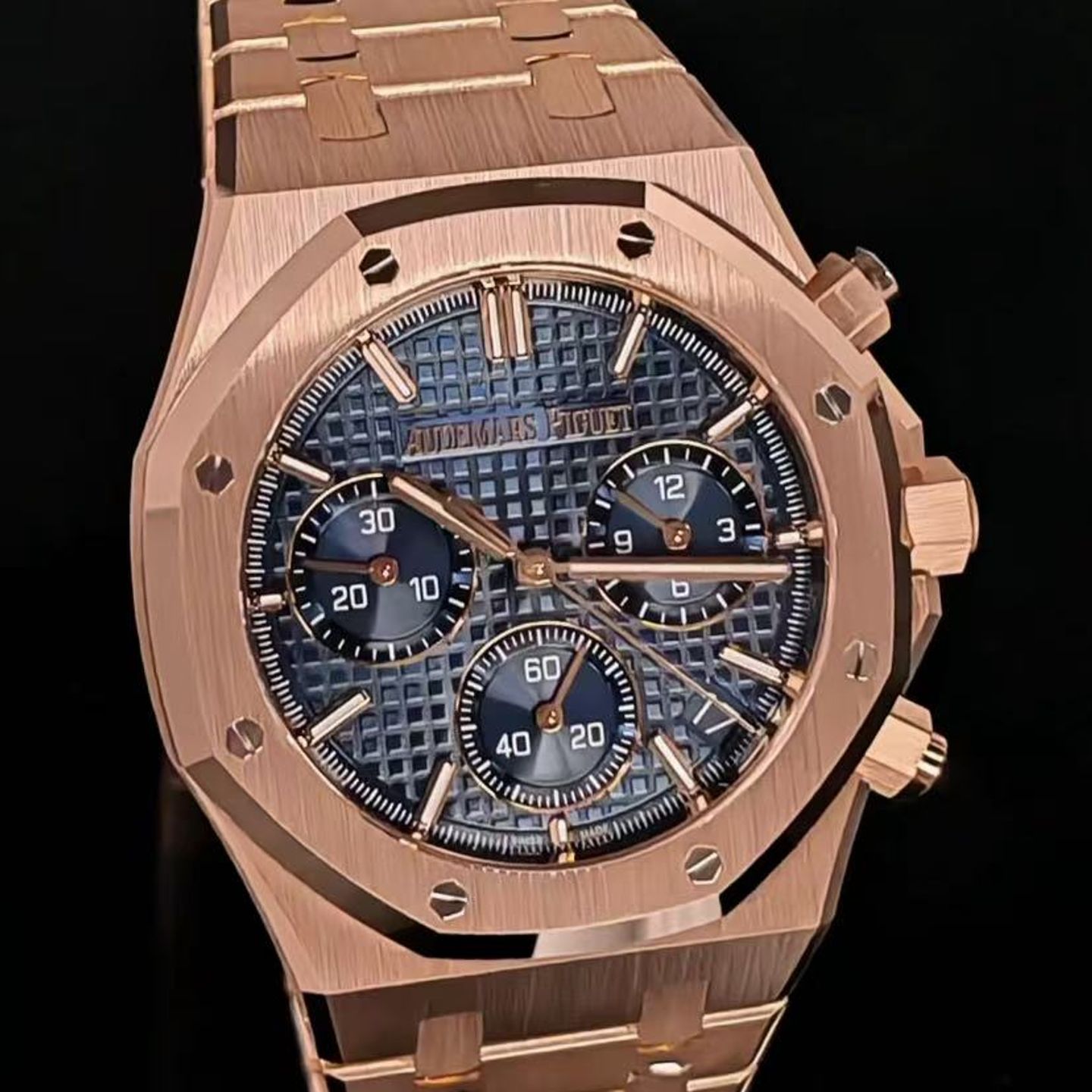 Audemars Piguet Royal Oak Chronograph 26240OR.OO.1320OR.05 (2024) - Blue dial 41 mm Rose Gold case (2/5)