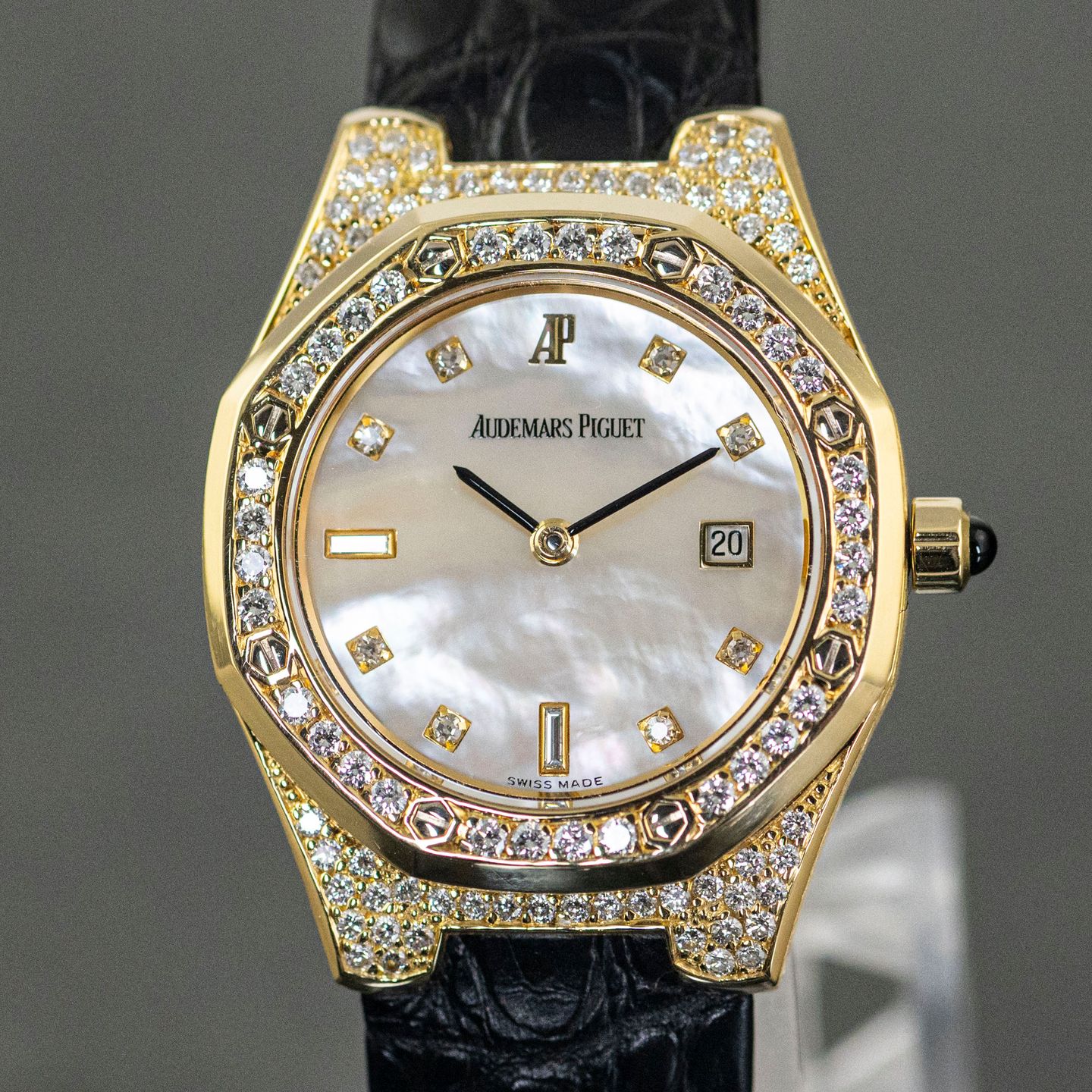 Audemars Piguet Royal Oak Lady BA.66797.Z.0009/01 (Unknown (random serial)) - Pearl dial 29 mm Yellow Gold case (1/8)