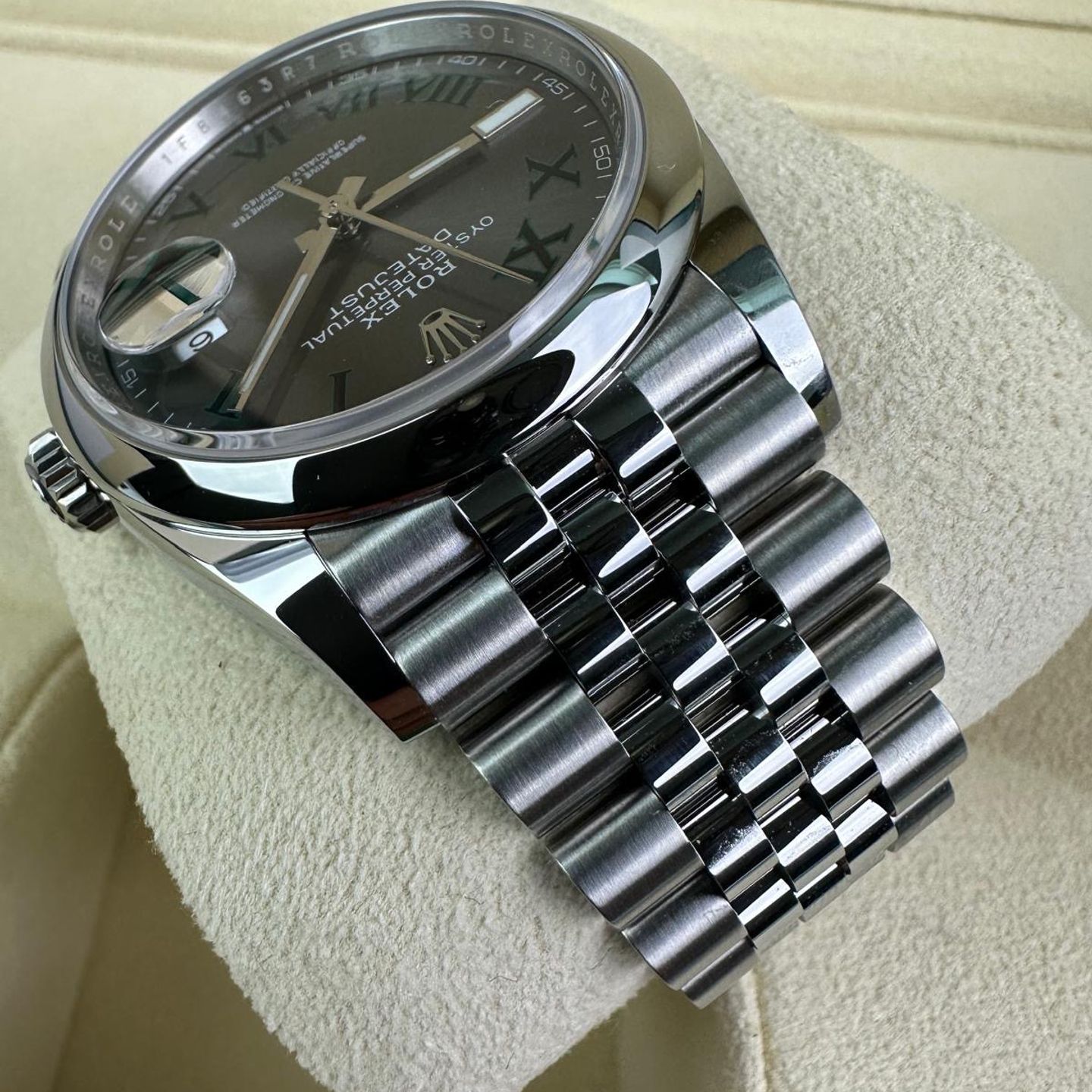 Rolex Datejust 36 126200 (2024) - Grijs wijzerplaat 36mm Staal (4/6)