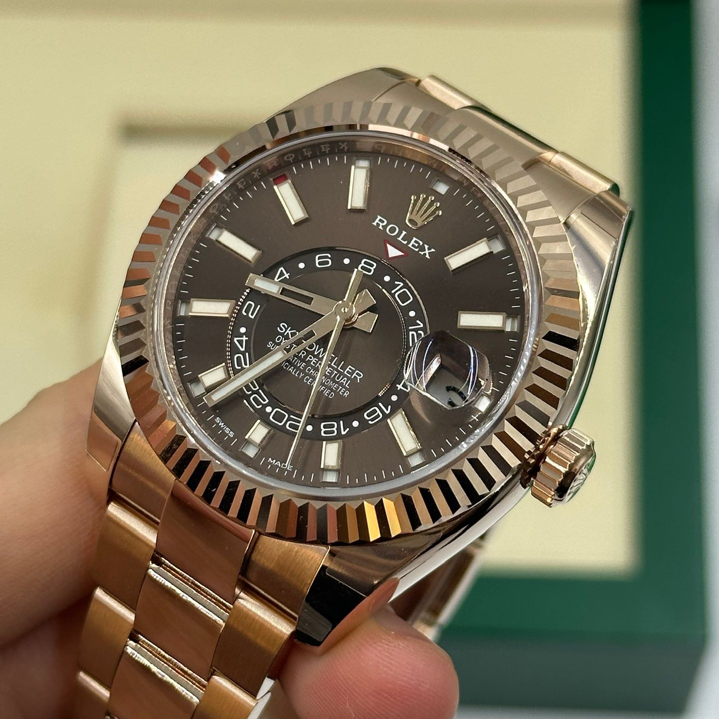 Rolex Sky-Dweller 326235 (2022) - Bruin wijzerplaat 42mm Roségoud (7/8)