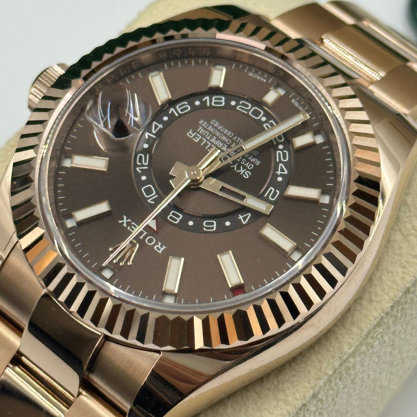 Rolex Sky-Dweller 326235 (2022) - Bruin wijzerplaat 42mm Roségoud (5/8)