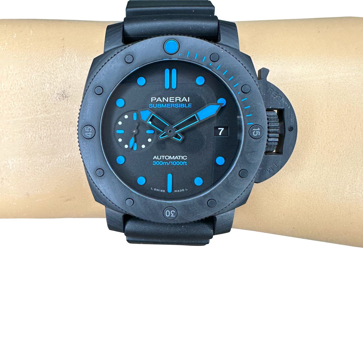 Panerai Luminor Submersible PAM00960 (2024) - Black dial 42 mm Carbon case (2/8)