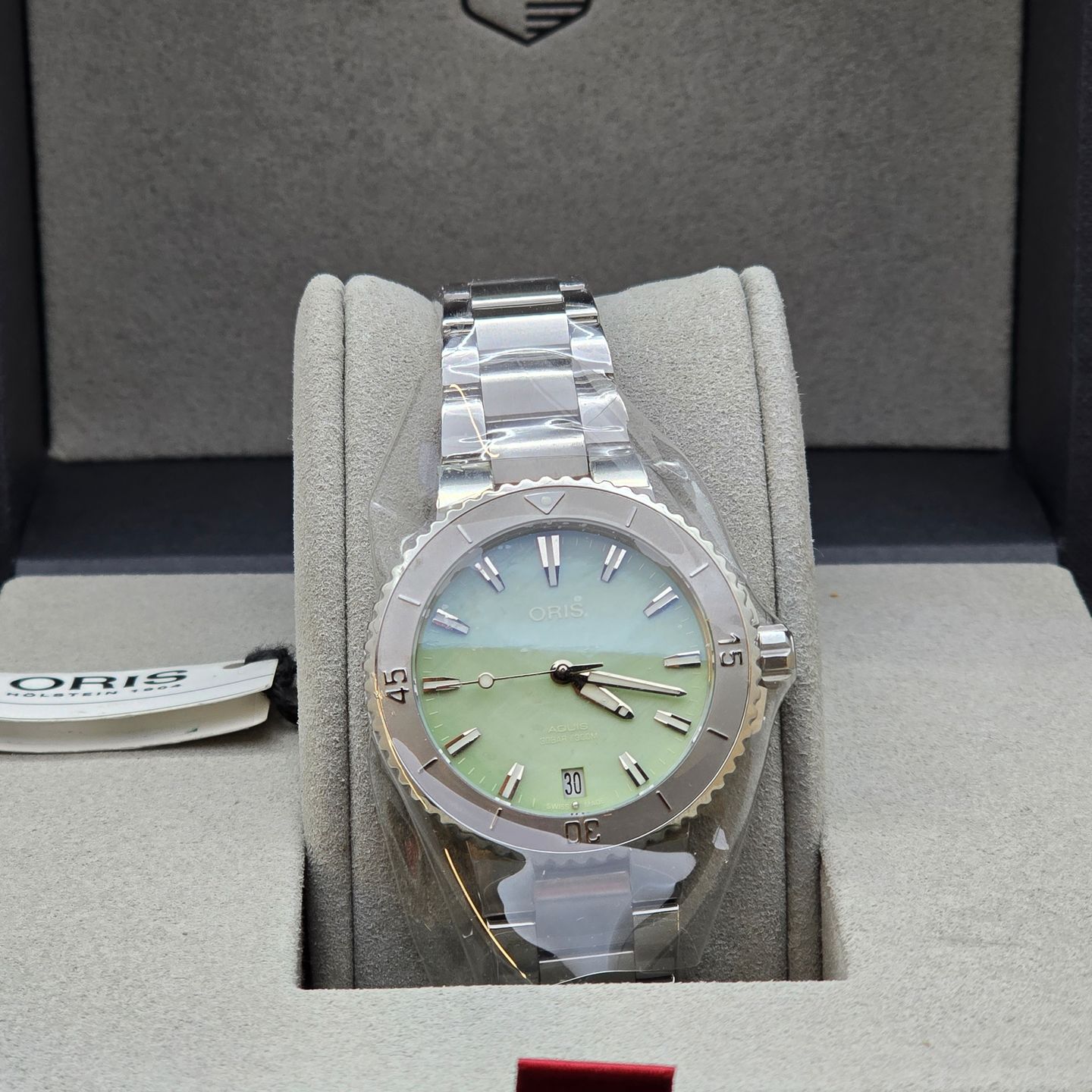 Oris Aquis Date 01 733 7770 4157-07 4 18 67FC (2024) - Groen wijzerplaat 37mm Staal (1/8)
