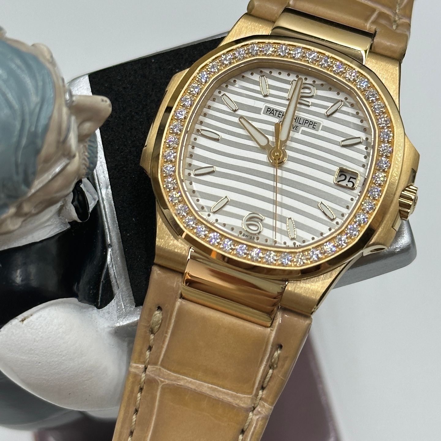 Patek Philippe Nautilus 7010R-011 (2020) - Zilver wijzerplaat 32mm Roségoud (1/8)