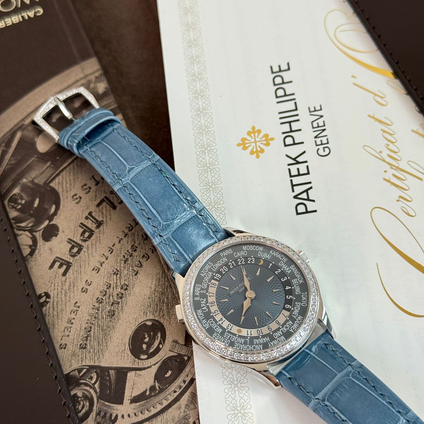 Patek Philippe World Time 7130G-016 (2023) - Blauw wijzerplaat 36mm Witgoud (5/8)
