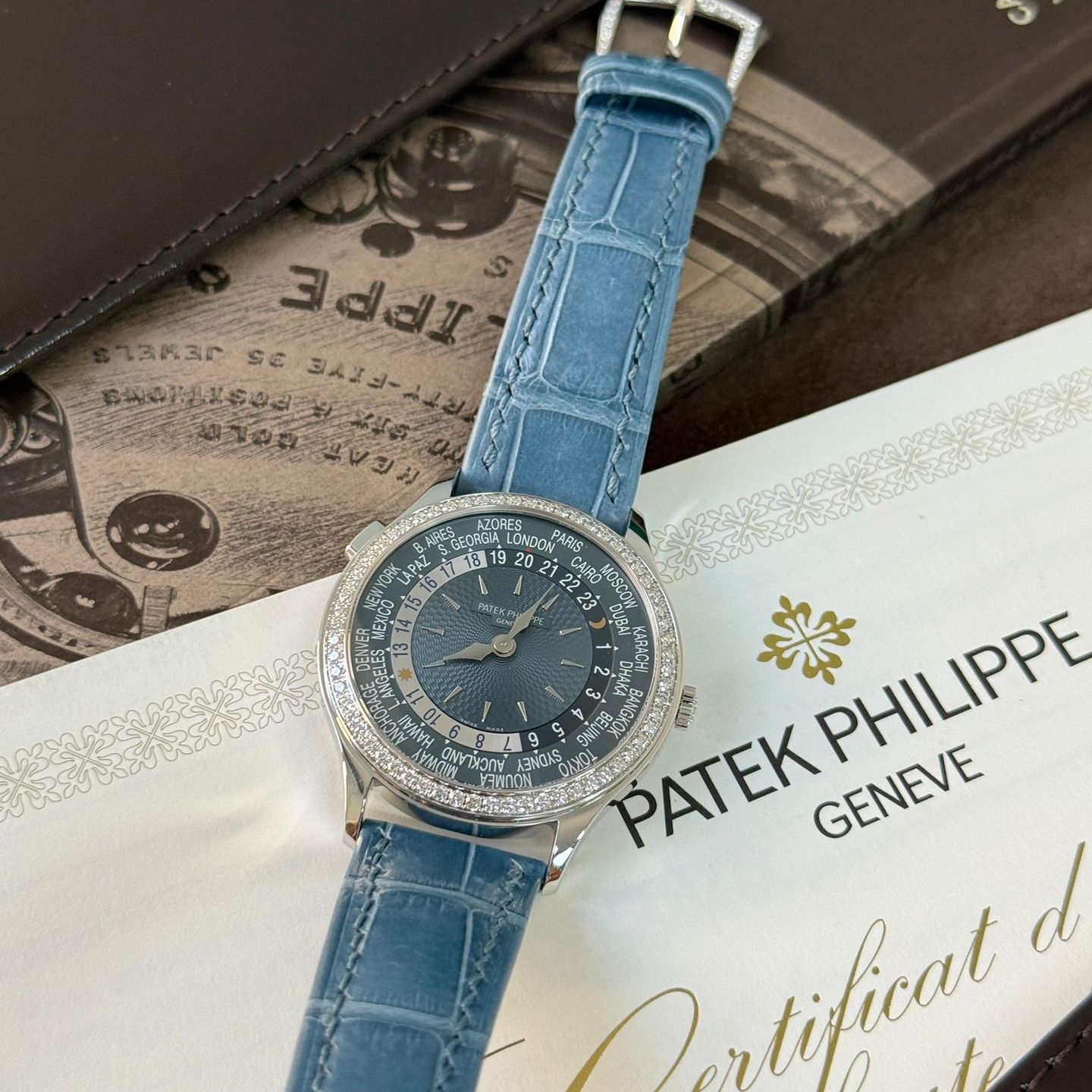 Patek Philippe World Time 7130G-016 (2023) - Blauw wijzerplaat 36mm Witgoud (6/8)