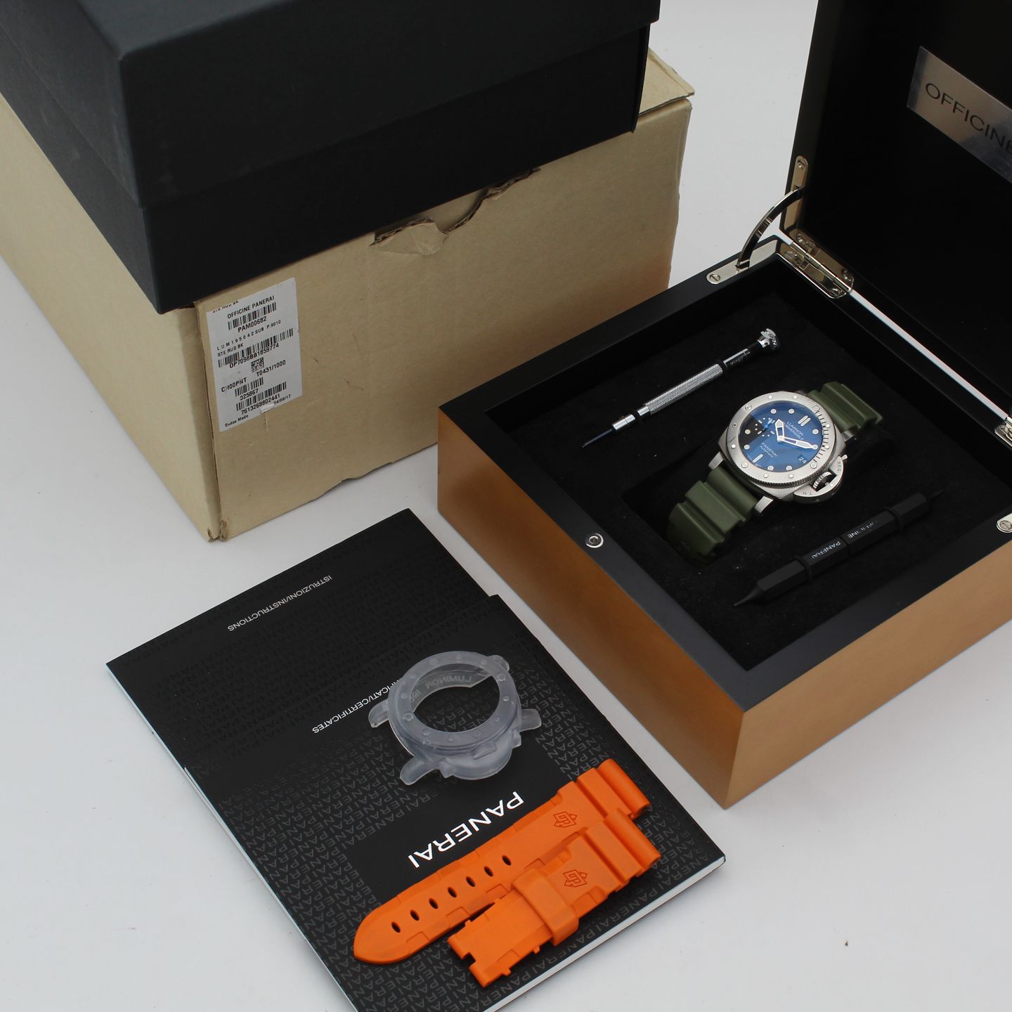 Panerai Luminor Submersible 1950 3 Days Automatic PAM00682 (2018) - Zwart wijzerplaat 42mm Staal (2/8)