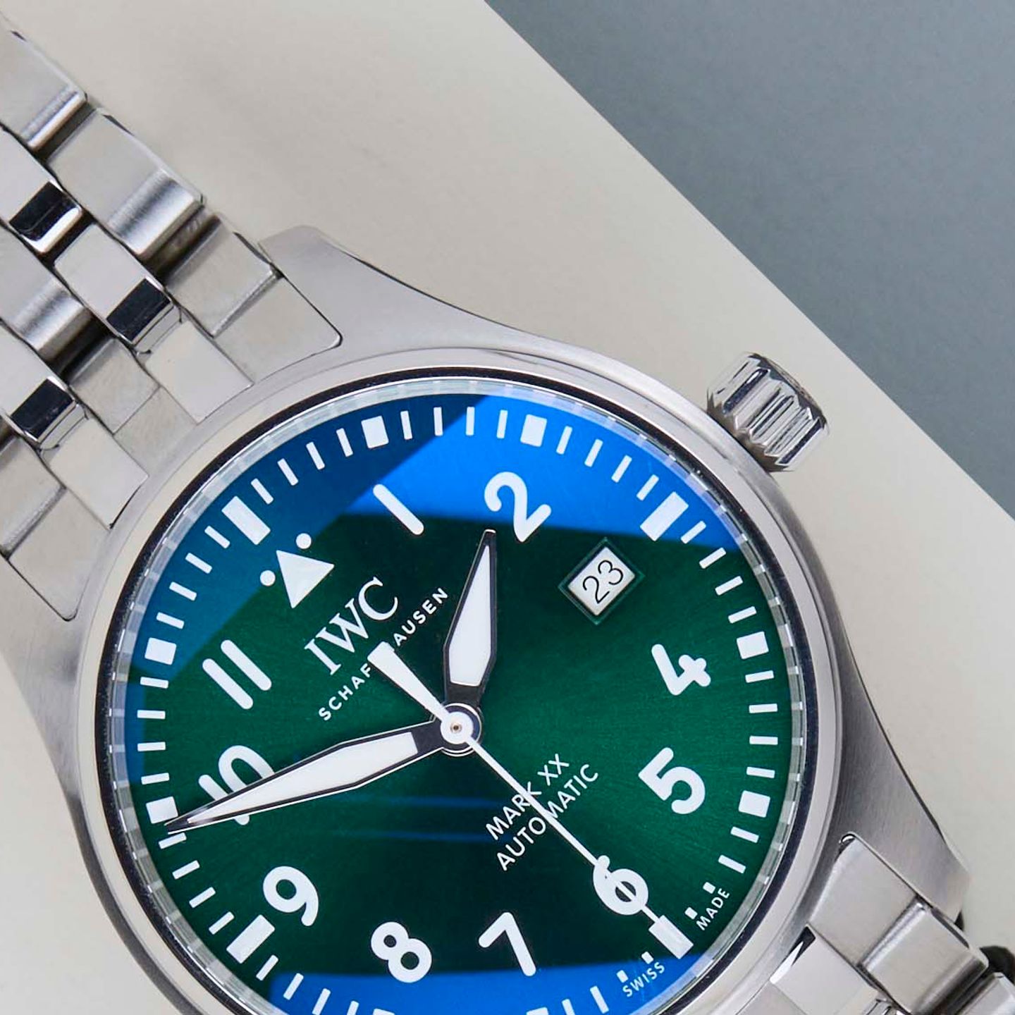 IWC Pilot Mark IW328206 (2025) - Green dial 40 mm Steel case (3/8)