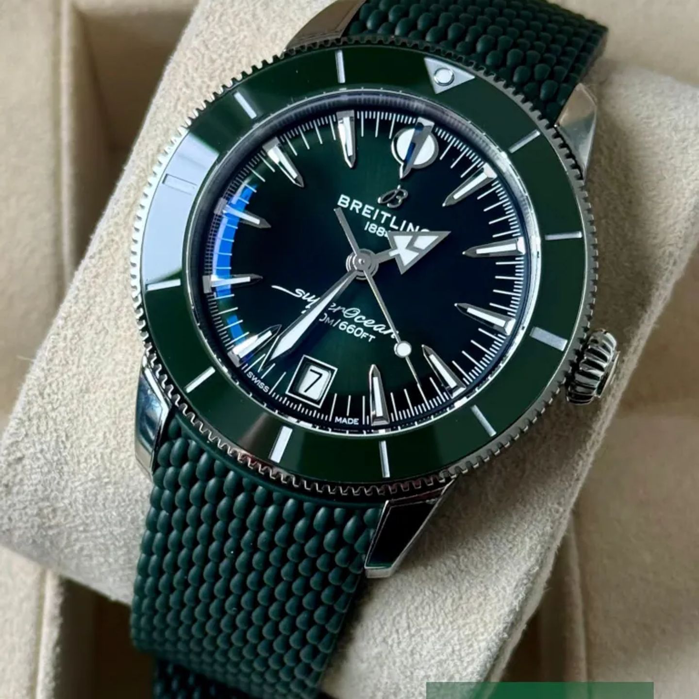 Breitling Superocean Heritage 42 AB3111361L1S1 (2025) - Green dial 42 mm Steel case (3/7)