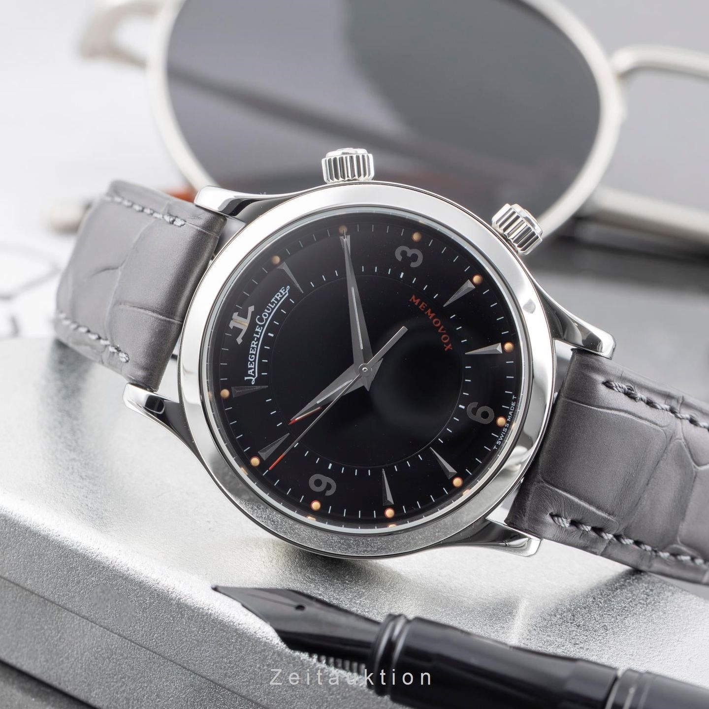 Jaeger-LeCoultre Master Memovox 144.8.94.S (1998) - Black dial 37 mm Steel case (2/8)