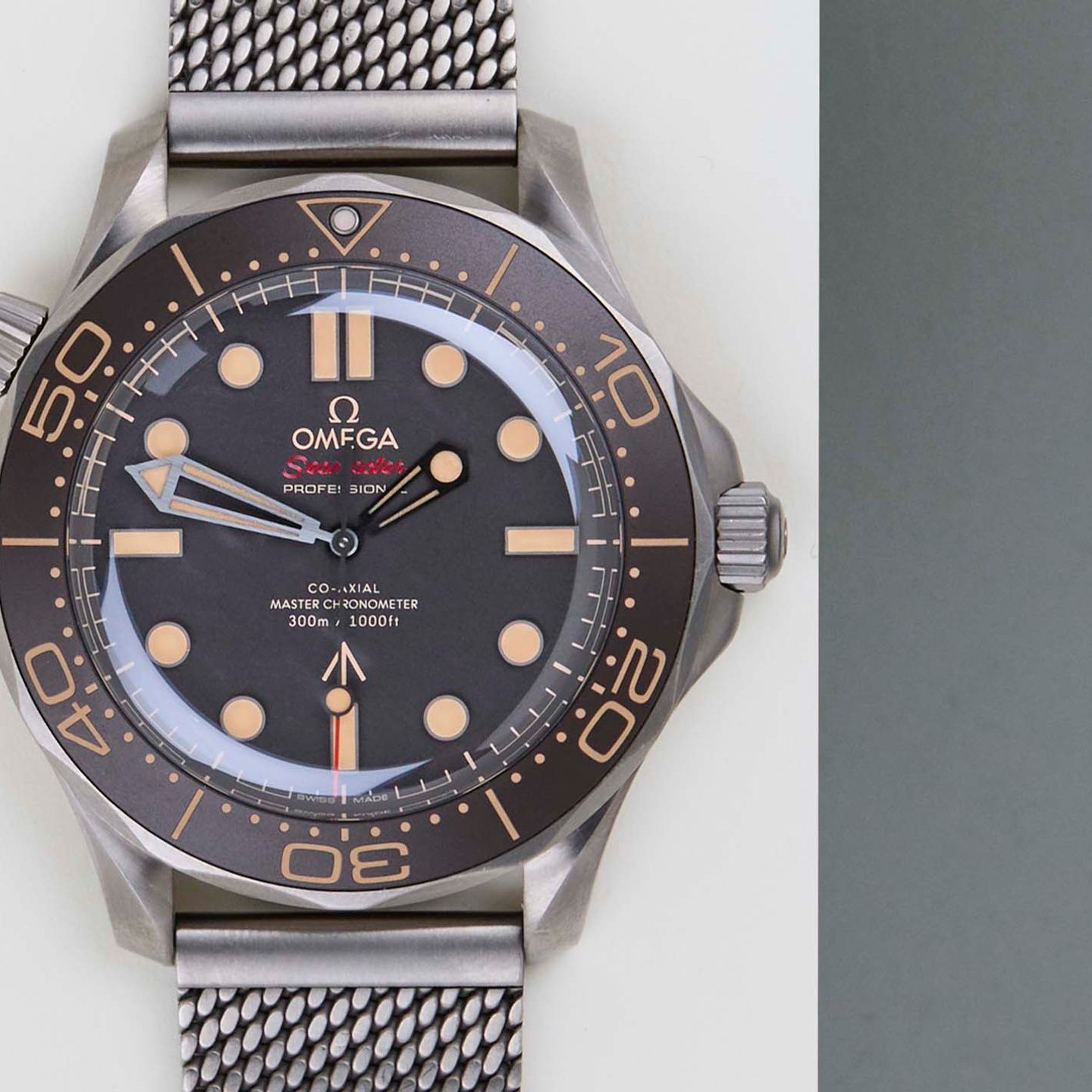 Omega Seamaster Diver 300 M 210.90.42.20.01.001 (2023) - Bruin wijzerplaat 42mm Titanium (5/8)