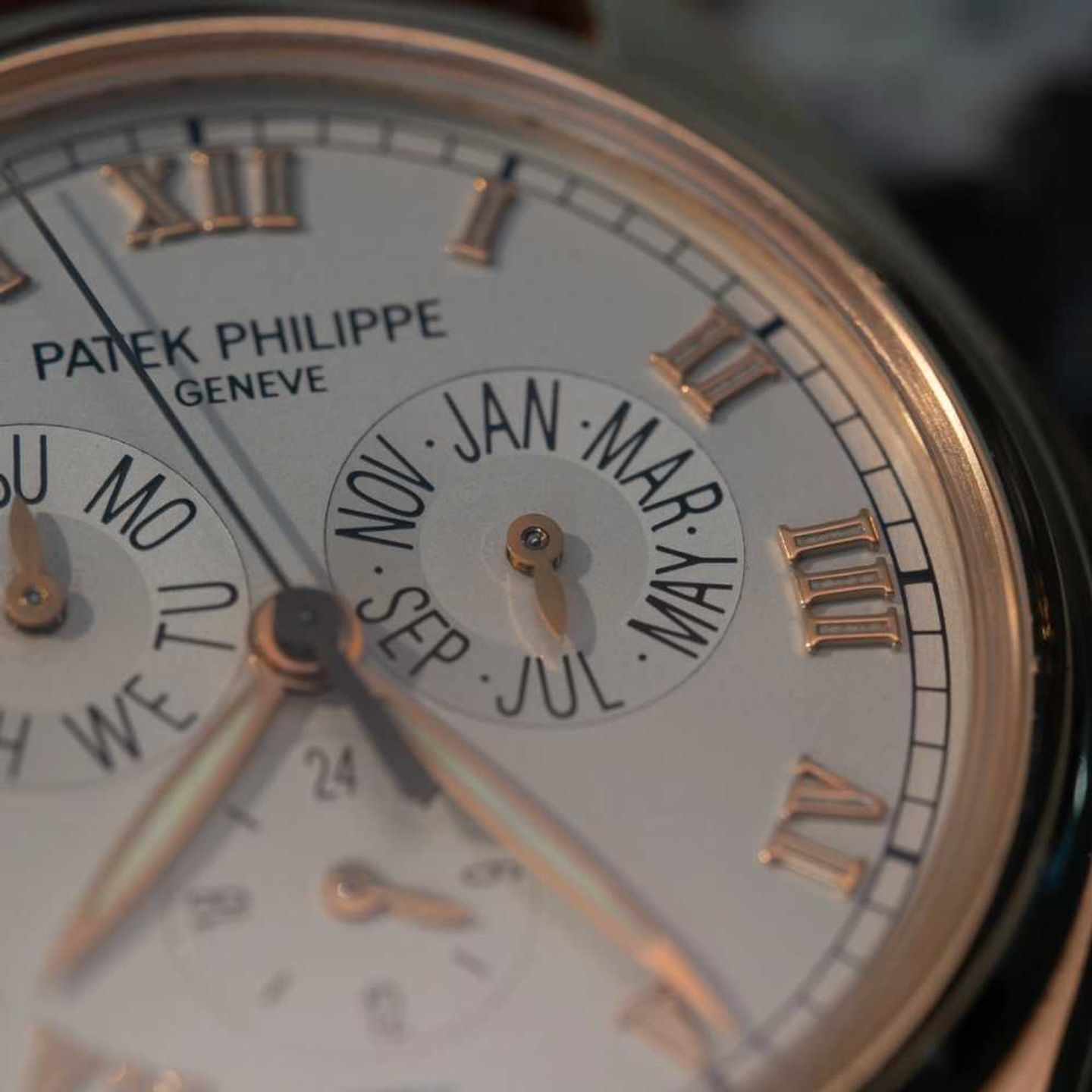 Patek Philippe Annual Calendar 5035J (1998) - Wit wijzerplaat 37mm Geelgoud (8/8)