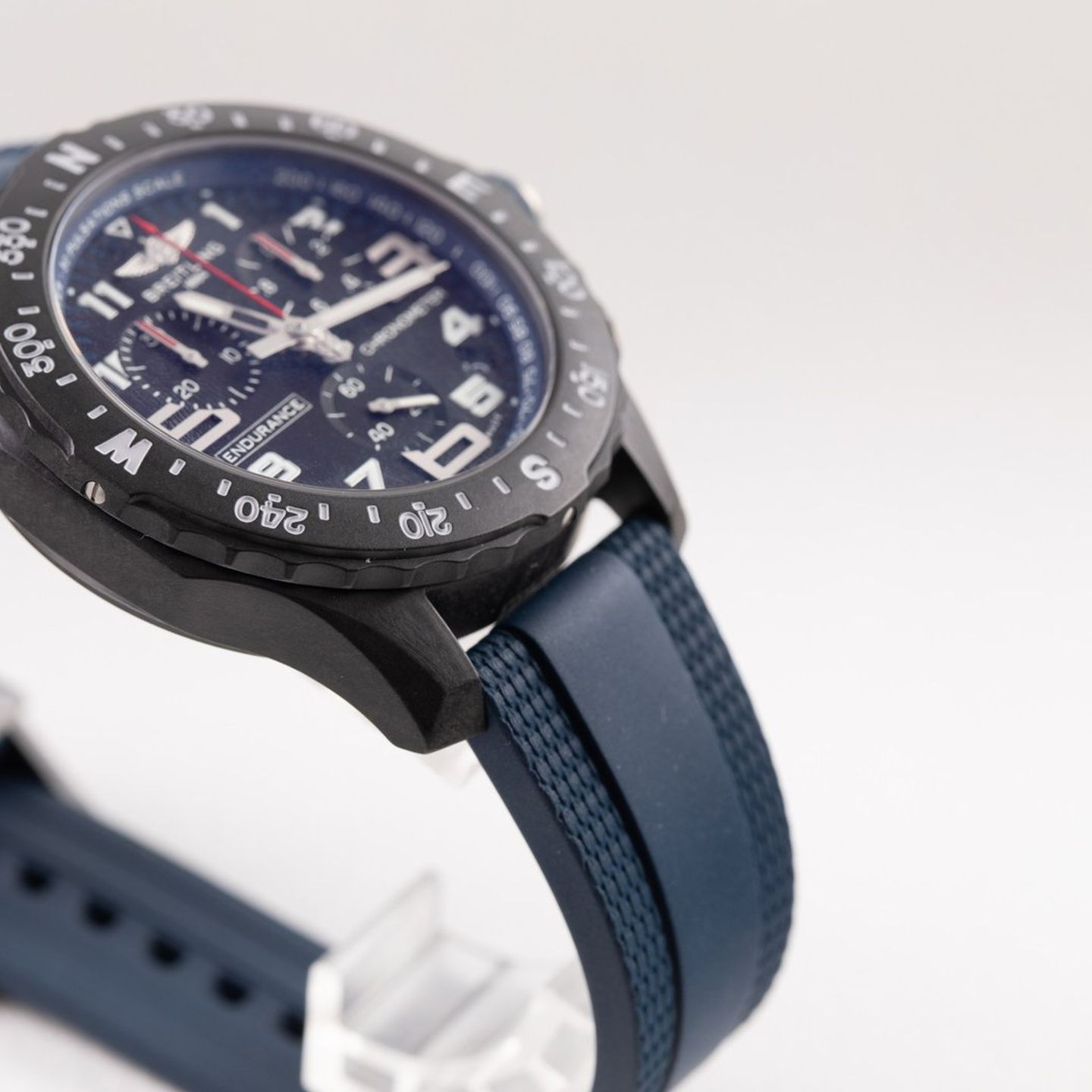 Breitling Endurance Pro X82310 (2026) - 44mm Plastic (4/8)