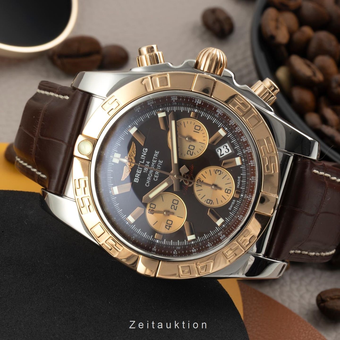 Breitling Chronomat 44 CB0110 (Unknown (random serial)) - Black dial 44 mm Gold/Steel case (2/8)
