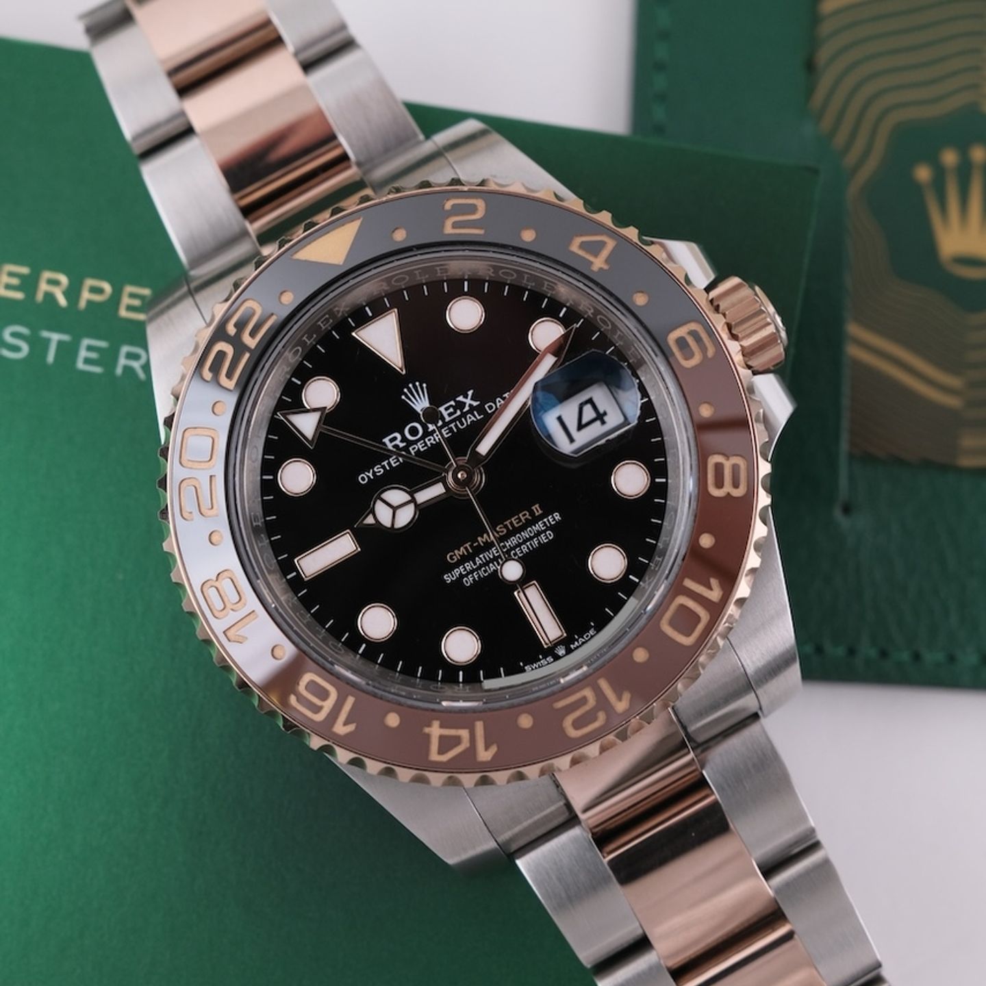 Rolex GMT-Master II 126711CHNR (2023) - Black dial 40 mm Gold/Steel case (1/8)