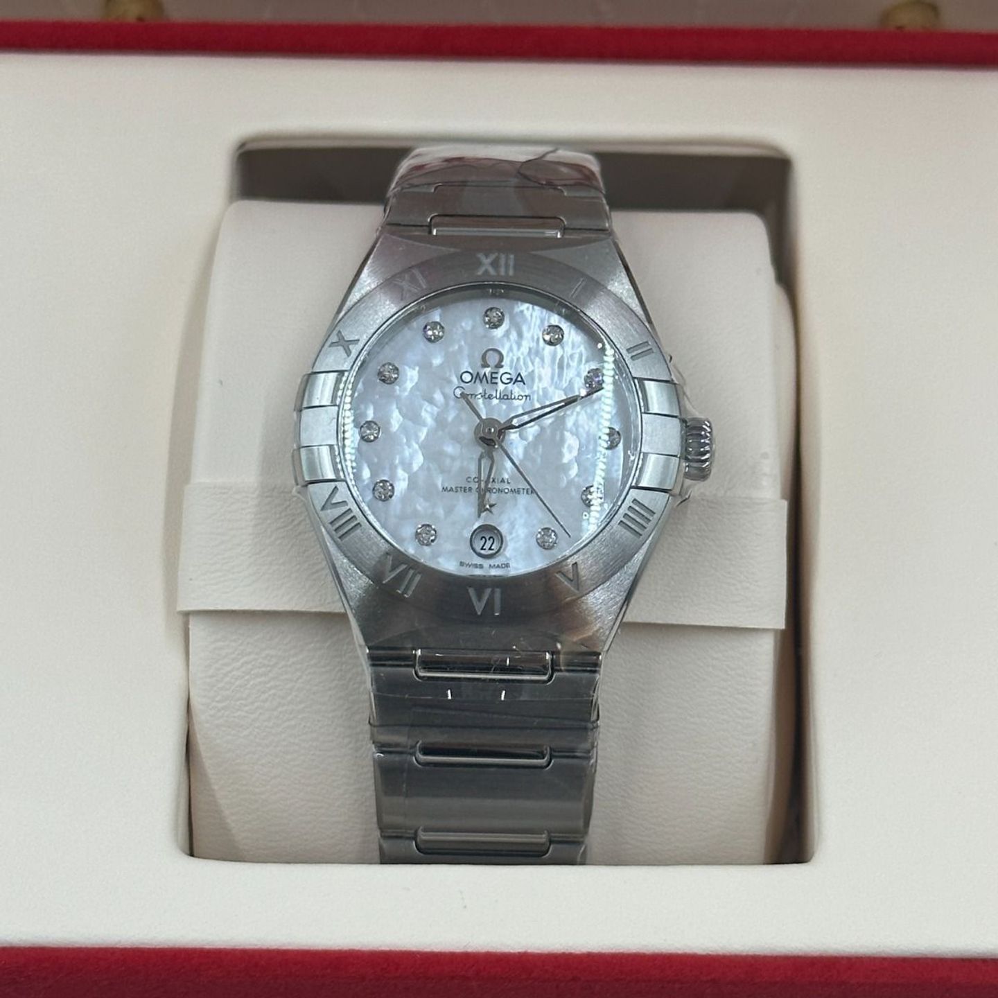 Omega Constellation 131.10.29.20.55.001 (2024) - White dial 29 mm Steel case (5/8)