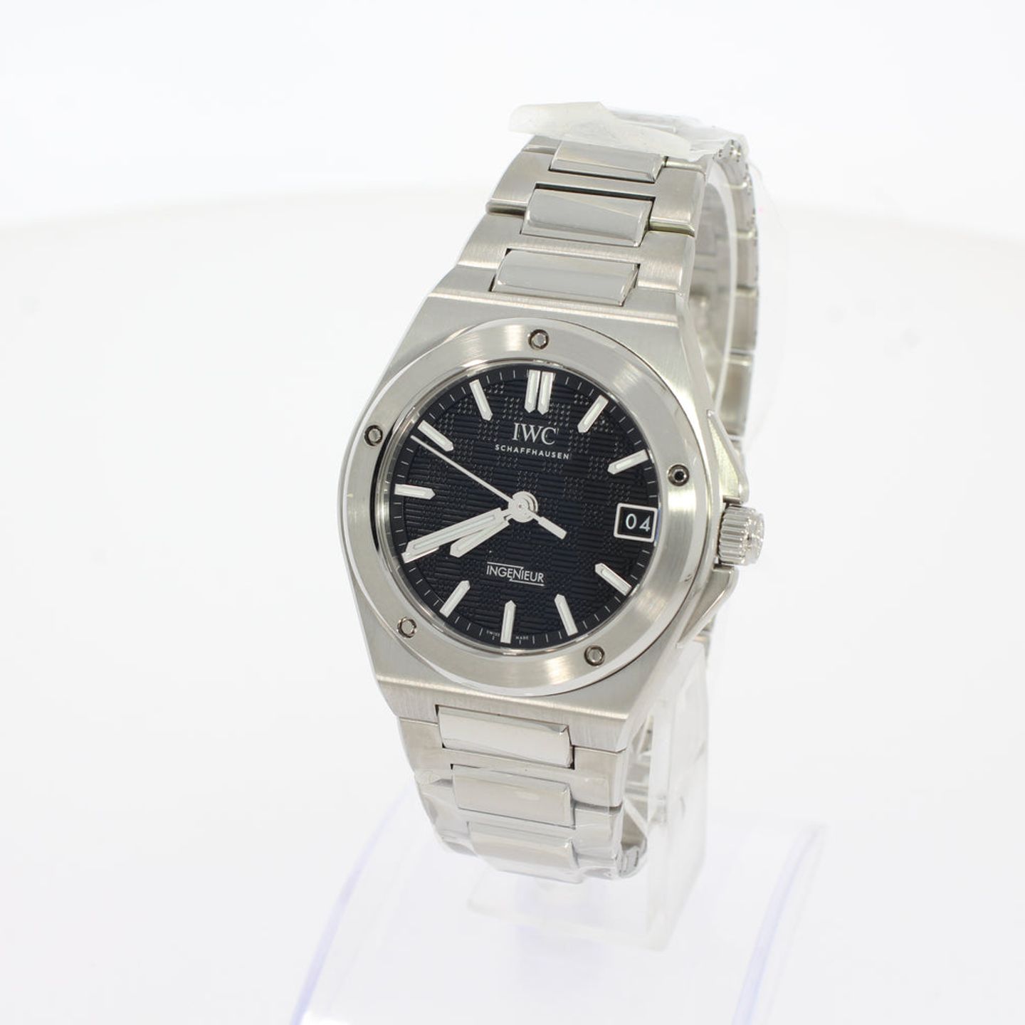 IWC Ingenieur Automatic IW324906 (2025) - Black dial 35 mm Steel case (2/5)