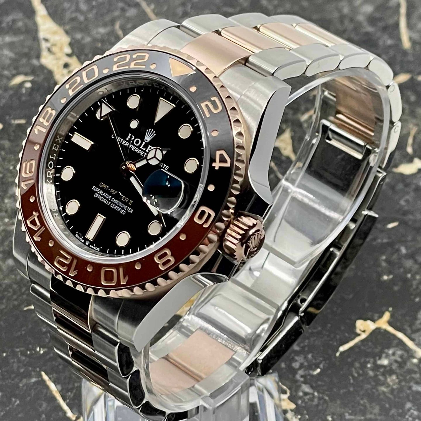 Rolex GMT-Master II 126711CHNR (2026) - Black dial 40 mm Gold/Steel case (4/8)