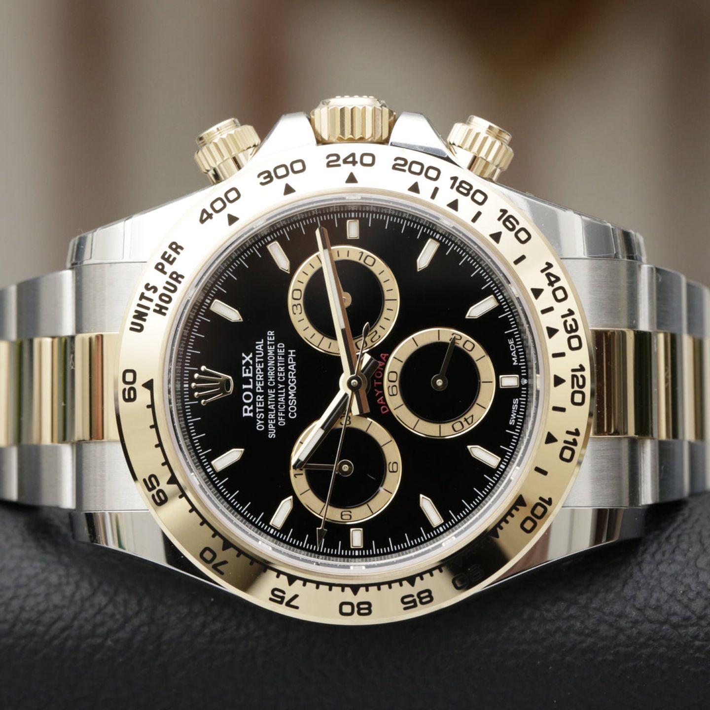 Rolex Daytona 126503 (2023) - Black dial 40 mm Gold/Steel case (2/8)