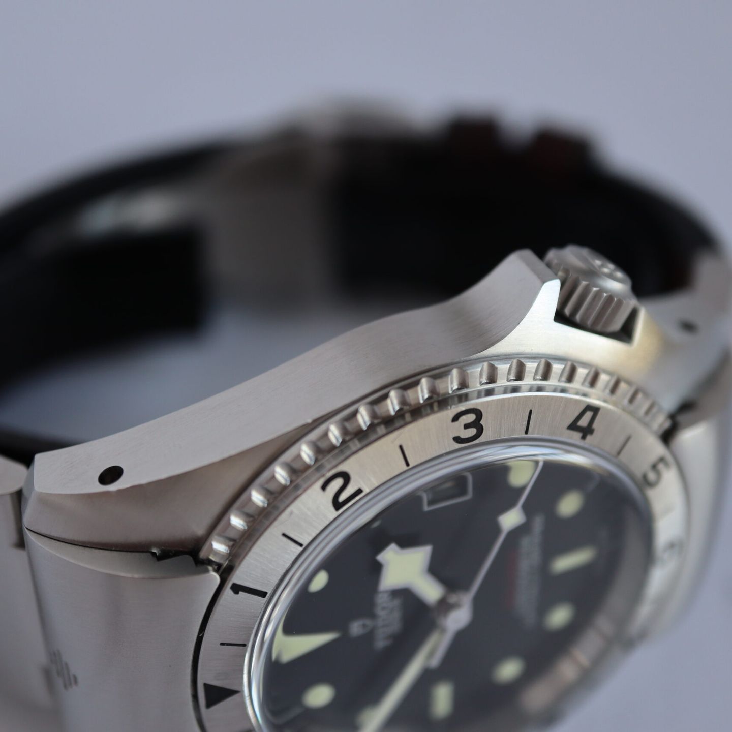 Tudor Black Bay 70150 (2022) - Black dial 42 mm Steel case (7/8)