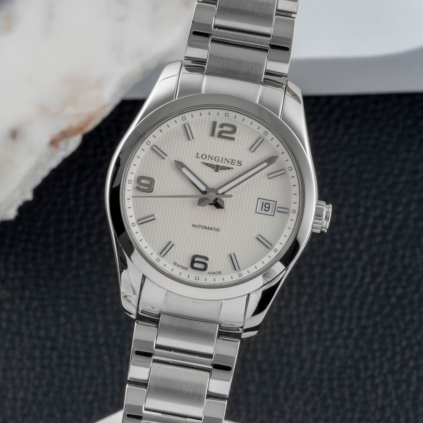 Longines Conquest Classic L2.785.4.76.6 (2020) - Silver dial 40 mm Steel case (3/8)