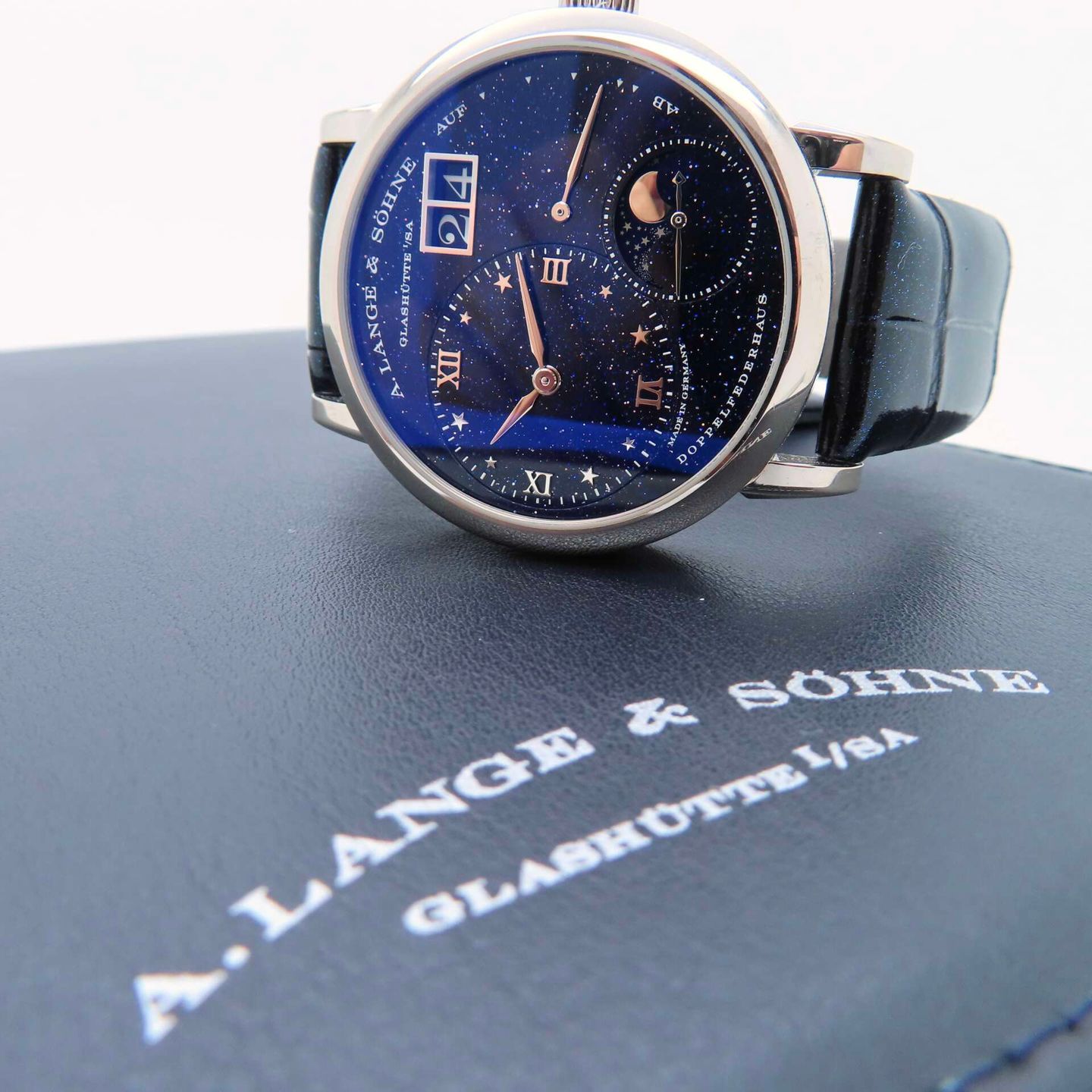 A. Lange & Söhne Little Lange 1 182.086 (2023) - Blauw wijzerplaat 37mm Witgoud (3/8)