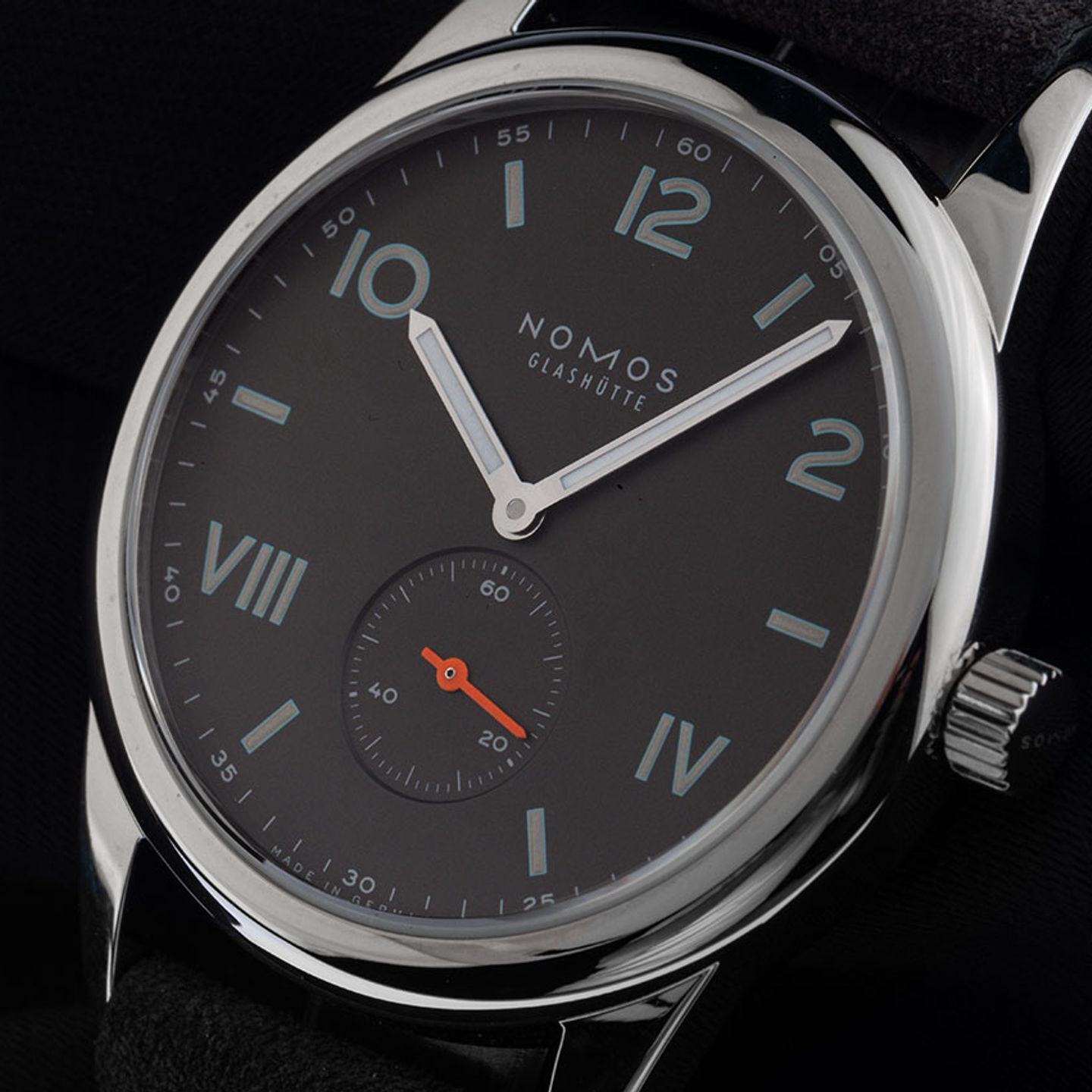 NOMOS Club Campus 738 (2025) - Black dial 39 mm Steel case (3/7)