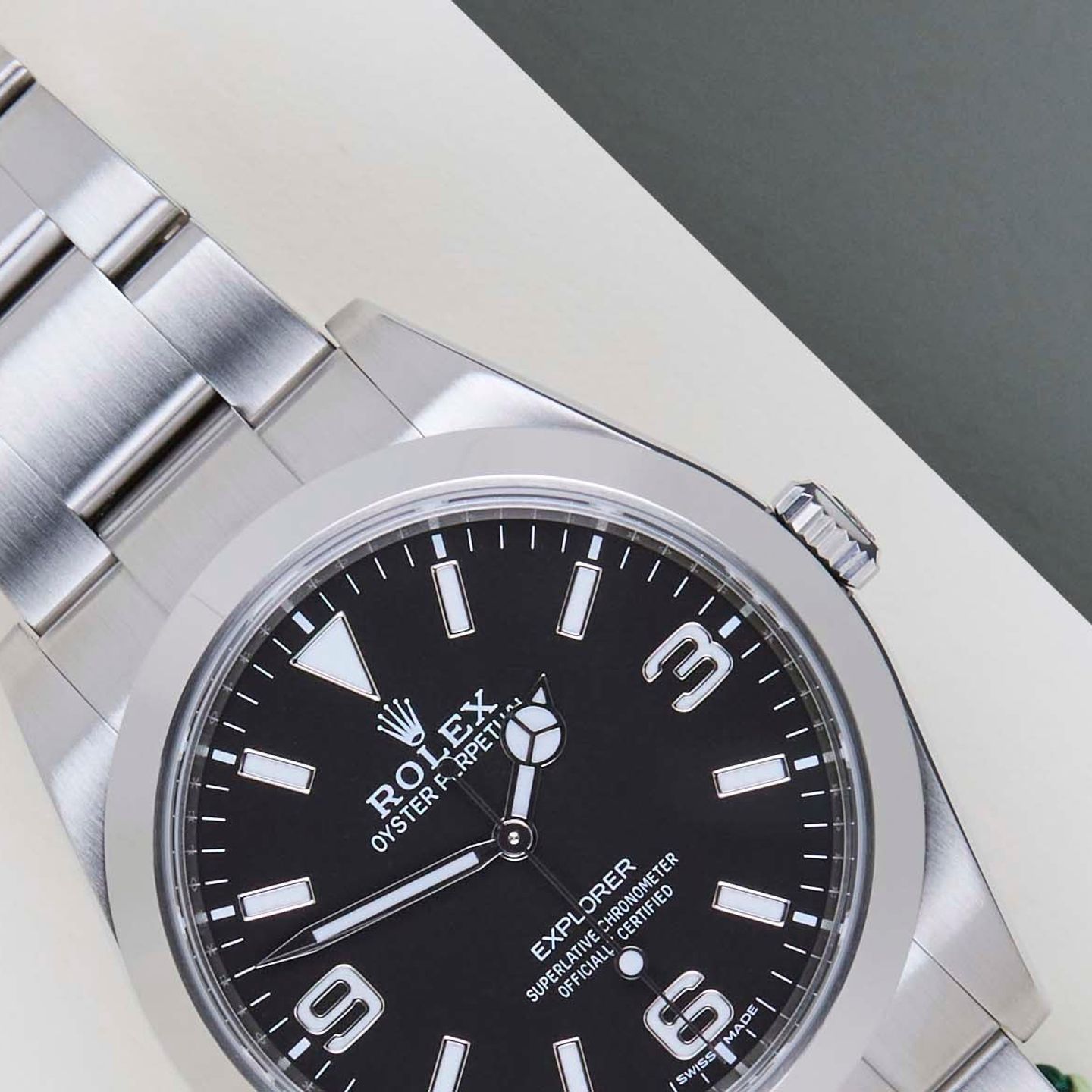 Rolex Explorer 214270 (2020) - Zwart wijzerplaat 39mm Staal (3/8)