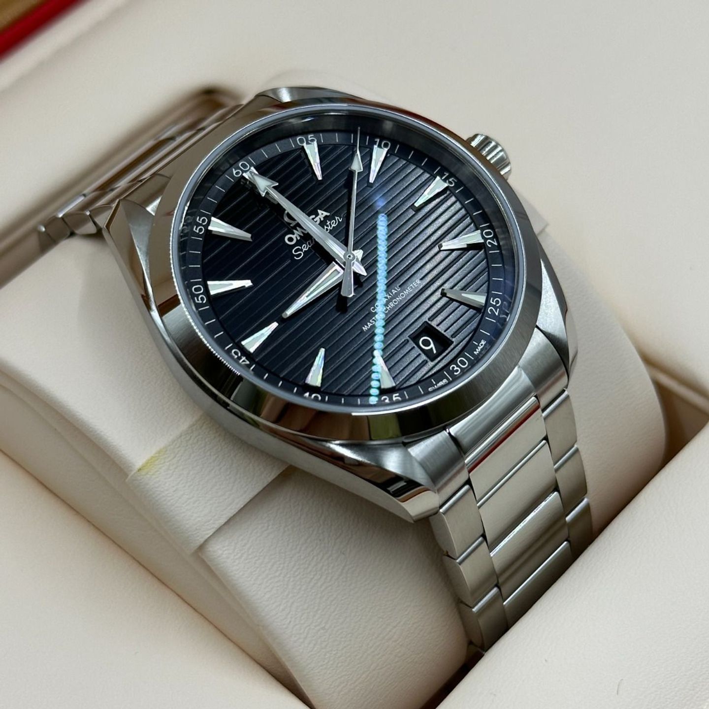 Omega Seamaster Aqua Terra 220.10.41.21.01.001 (2023) - Black dial 41 mm Steel case (6/8)