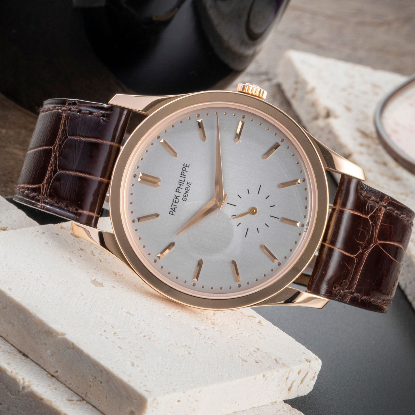 Patek Philippe Calatrava 5196R-001 (Unknown (random serial)) - Silver dial 37 mm Rose Gold case (2/8)